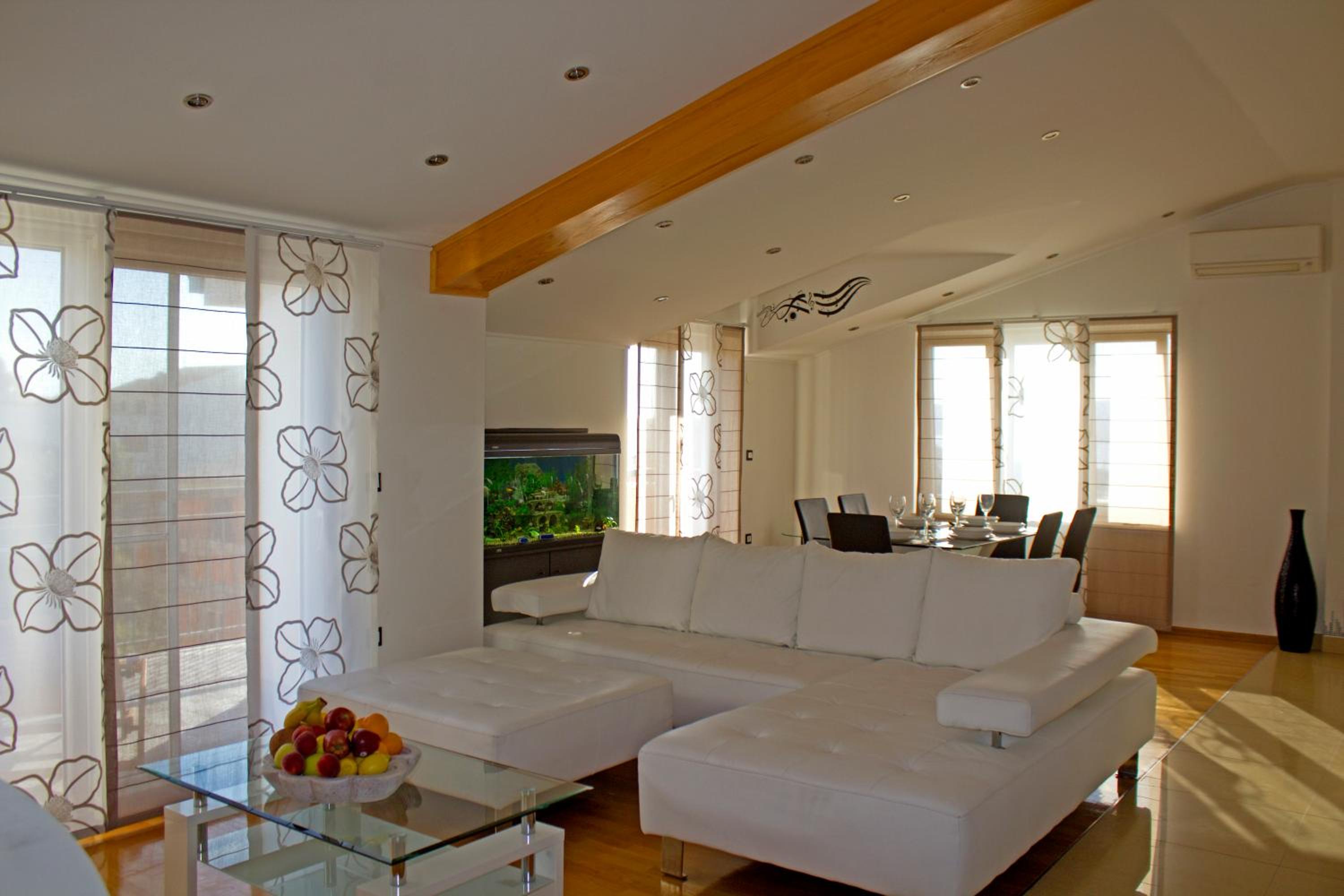 Four-Bedroom Apartment with Sea View - Photo 63