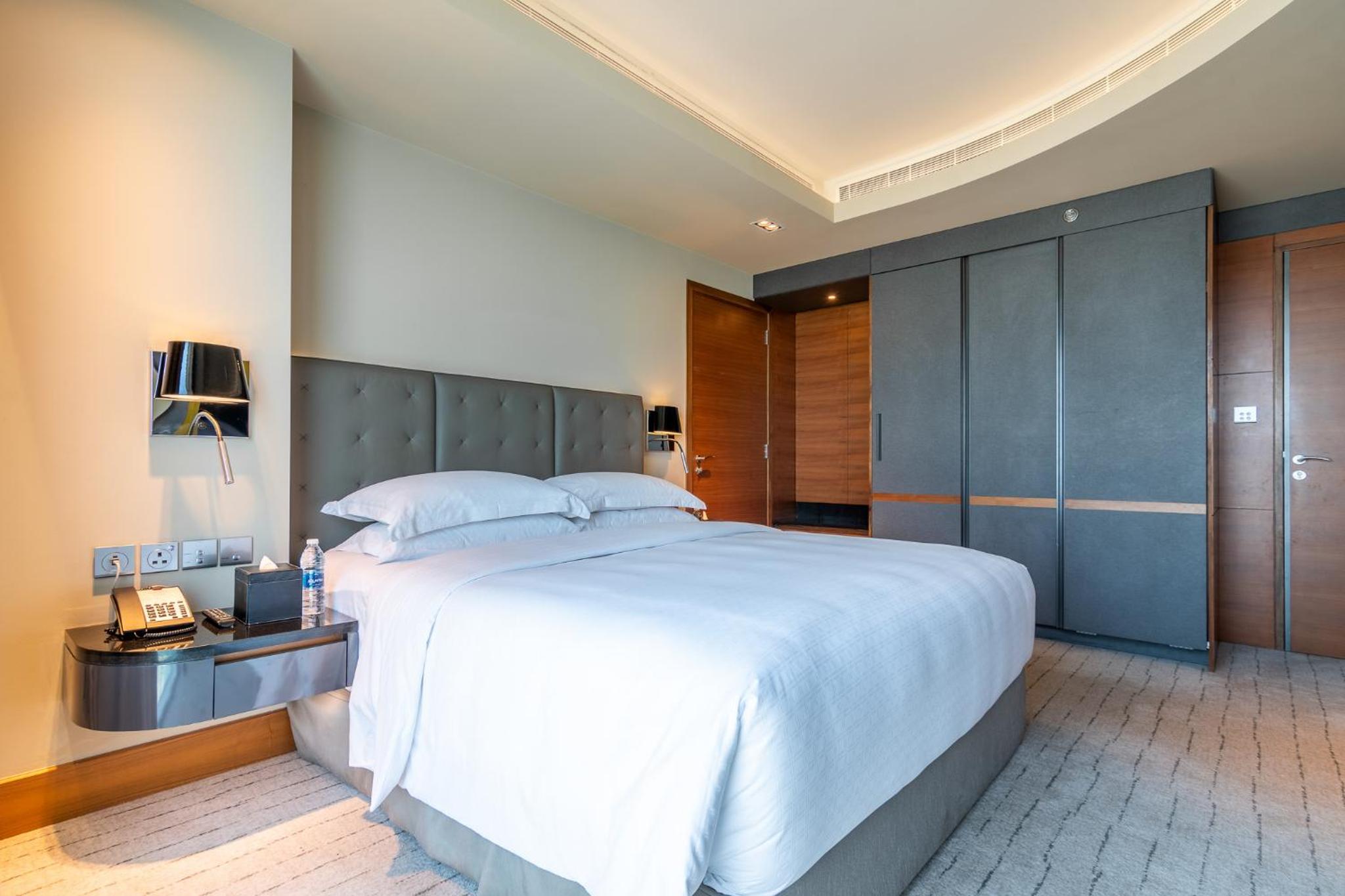 Amwaj Suite Sea view rooms, complimentary access to private beach, 3 temperature-controlled pools, Olympic swimming pool, kids' club, and kids' park photo 2
