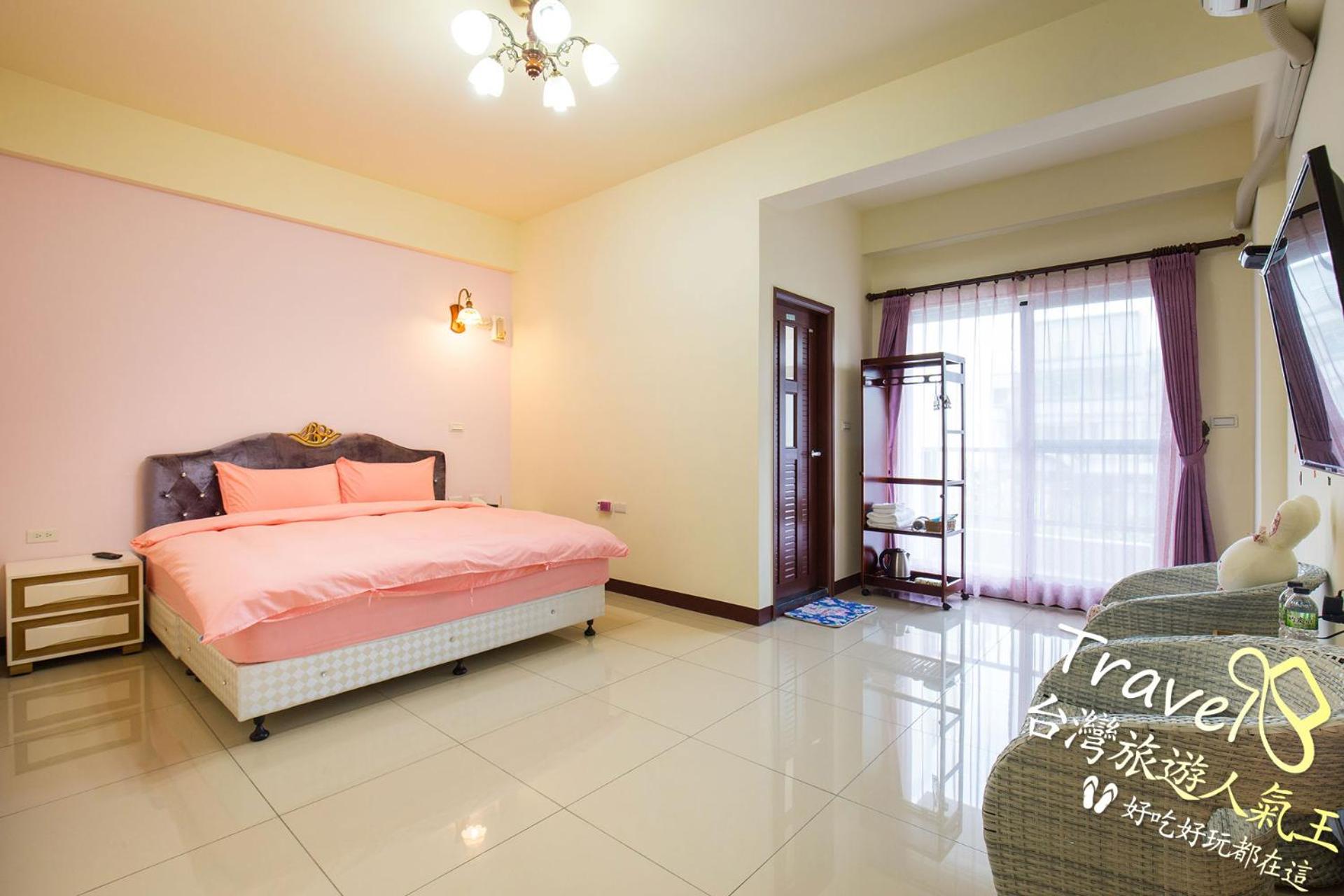 Queen Room with Balcony photo 1