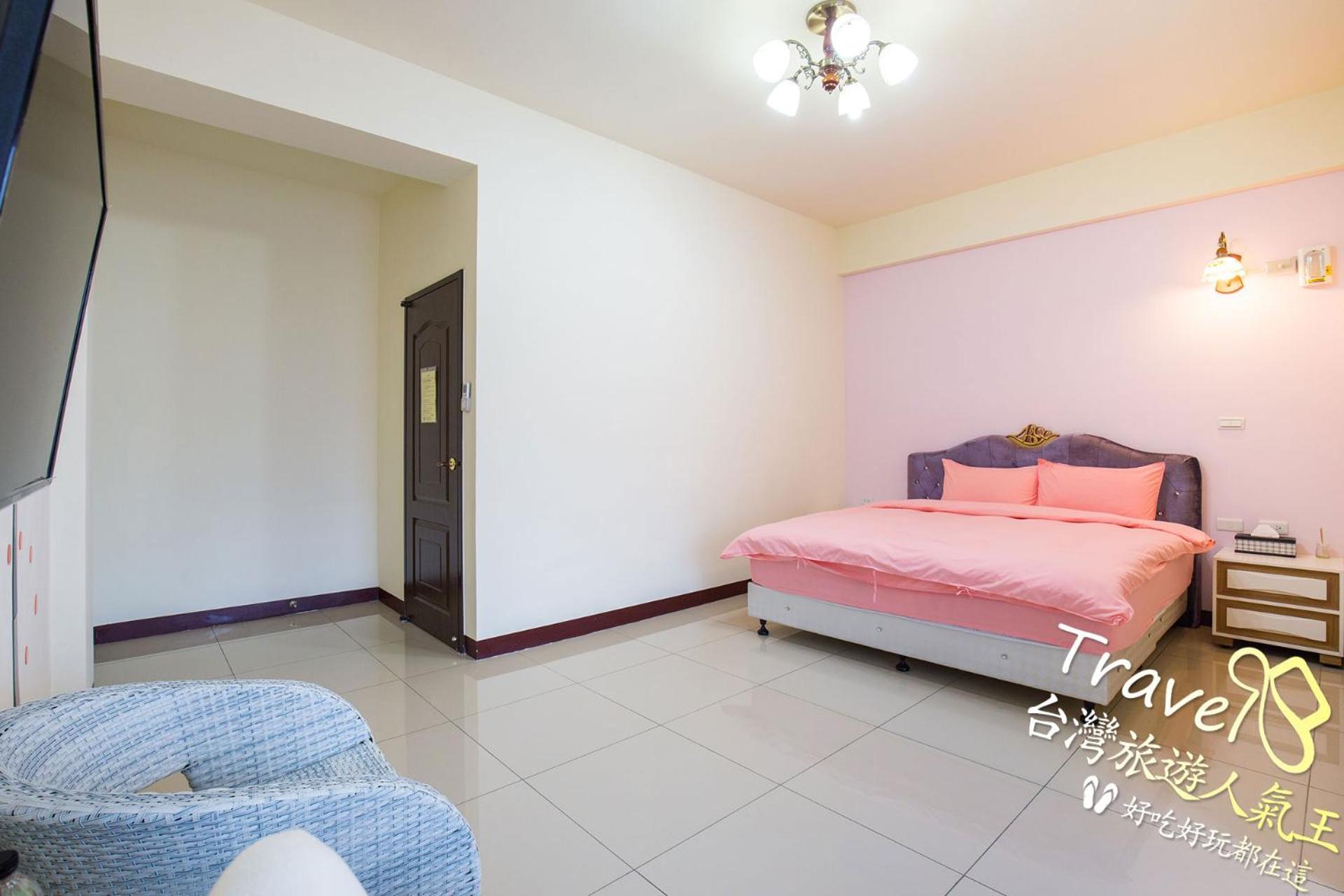 Queen Room with Balcony photo 2