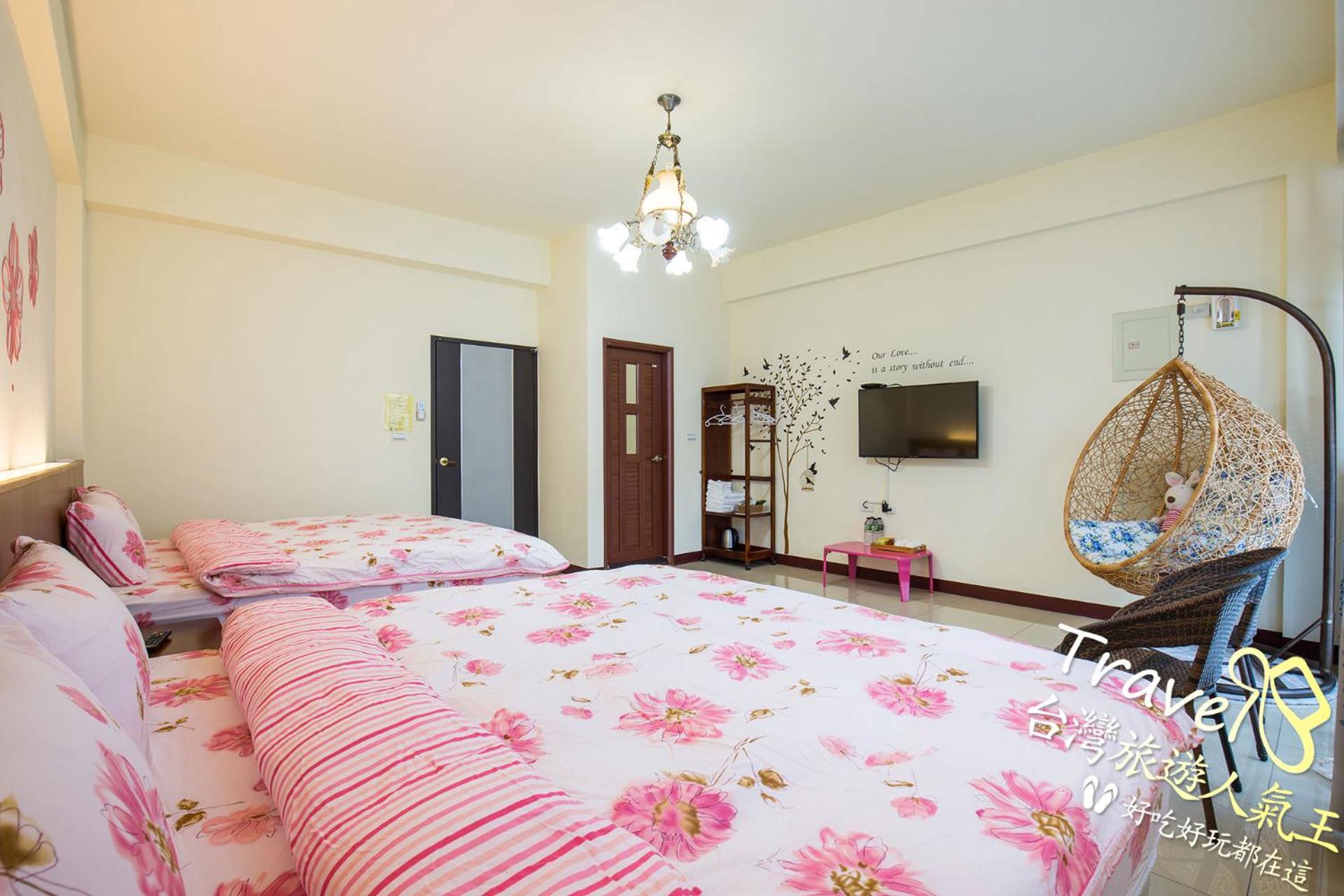 Quadruple Room with Bath photo 2