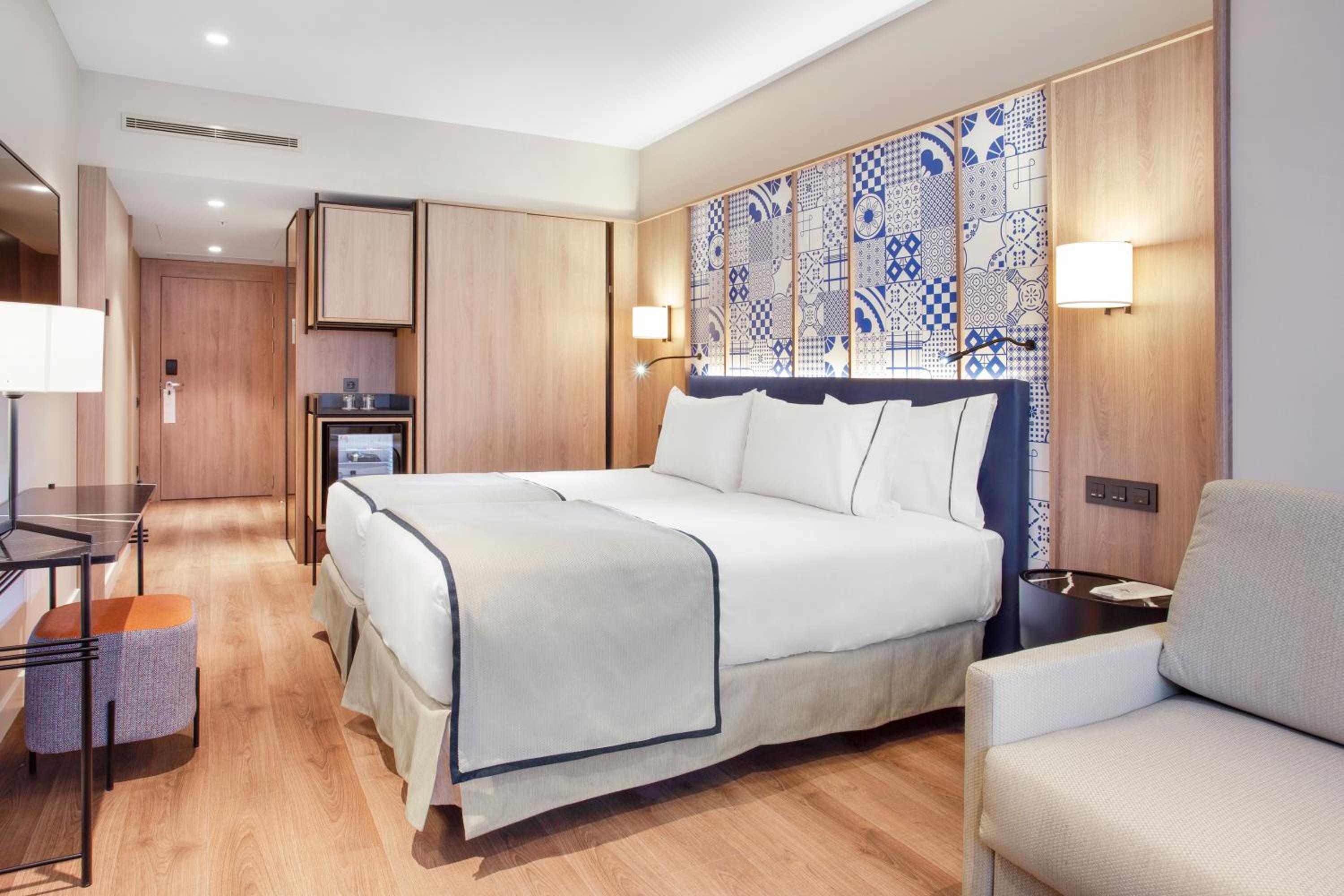 Double Room with Sofa Bed - Photo 6