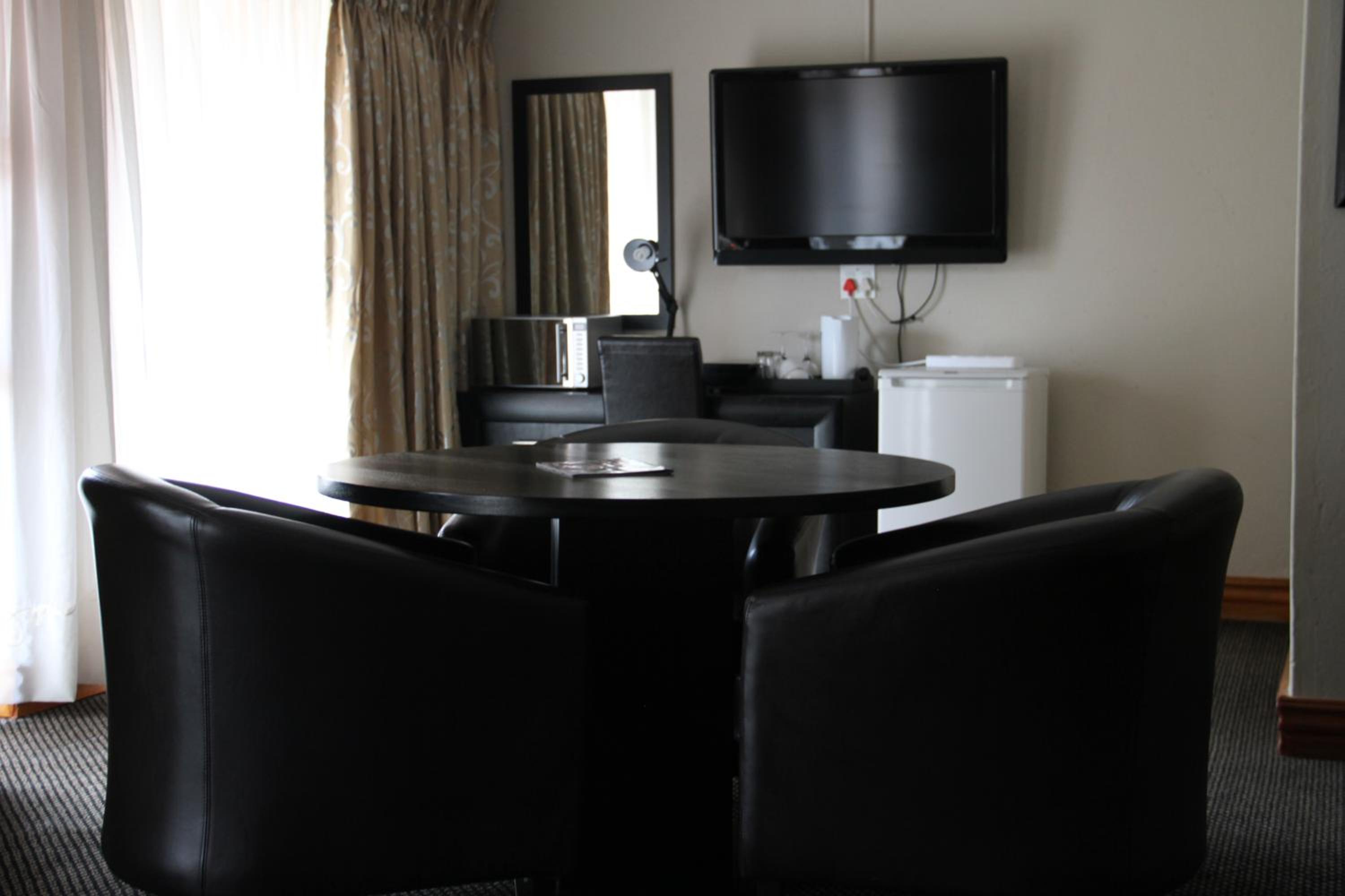 Suite - Photo 5