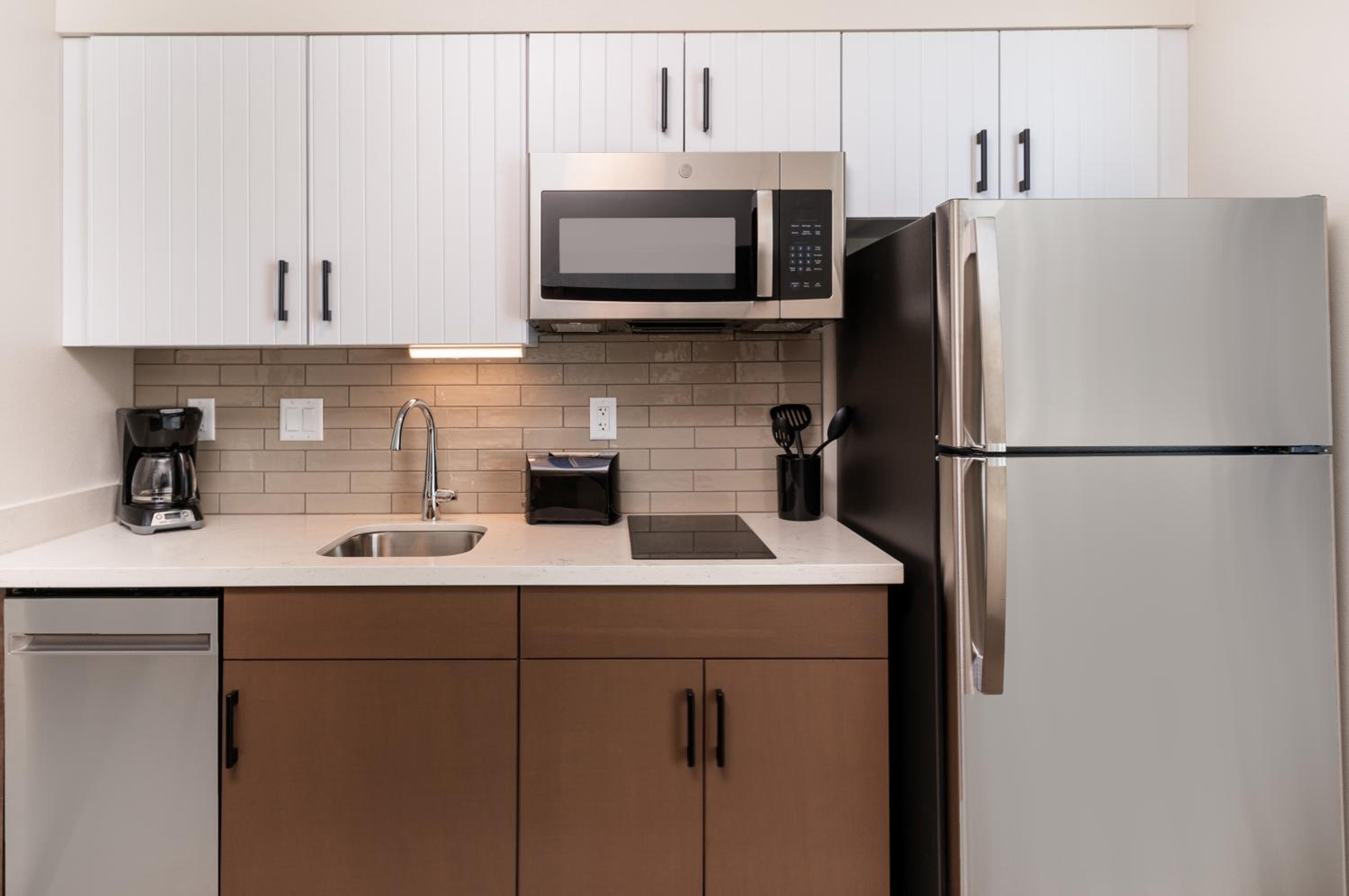 King Studio Suite - Photo 7