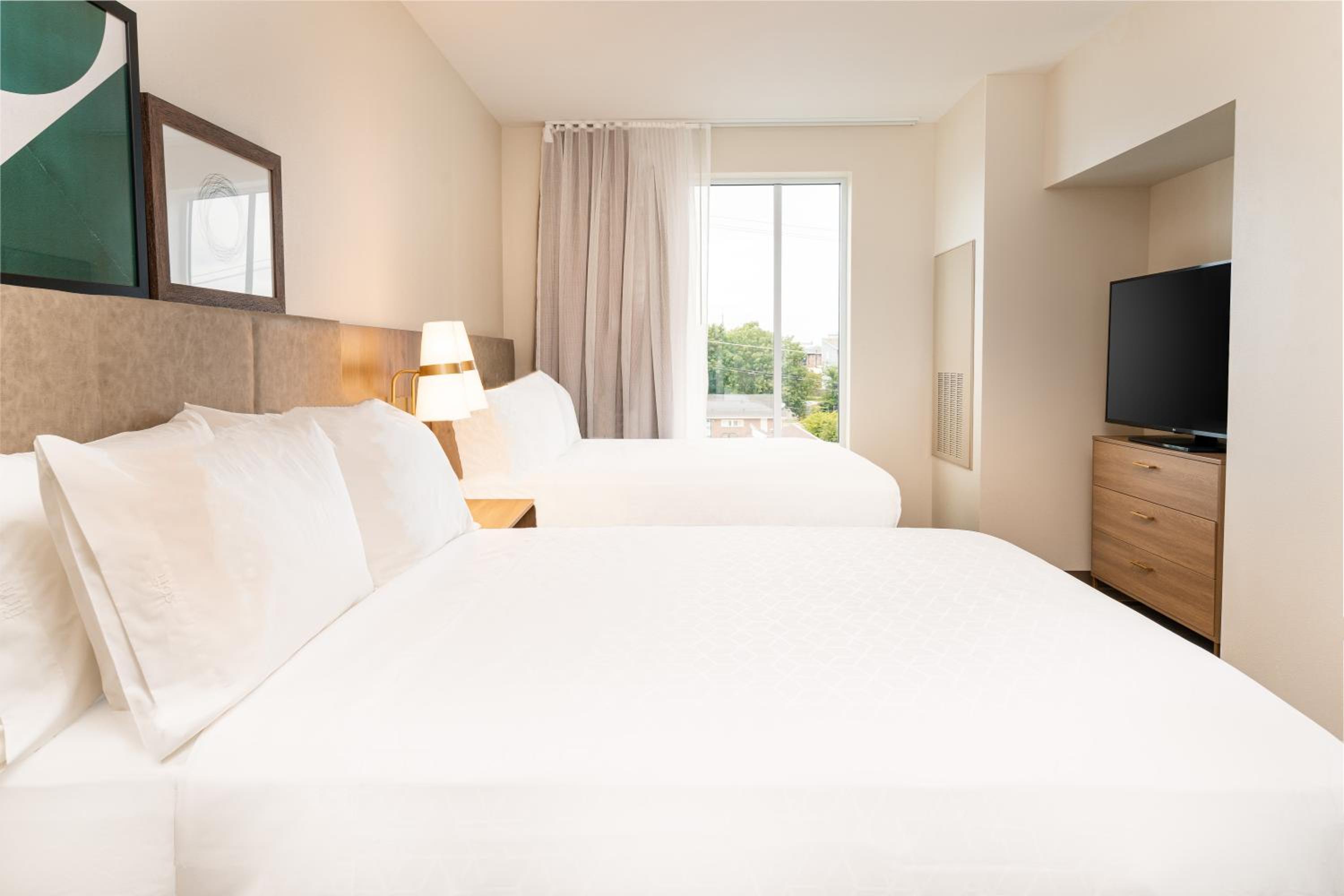 One-Bedroom Queen Suite with Two Queen Beds - Photo 17