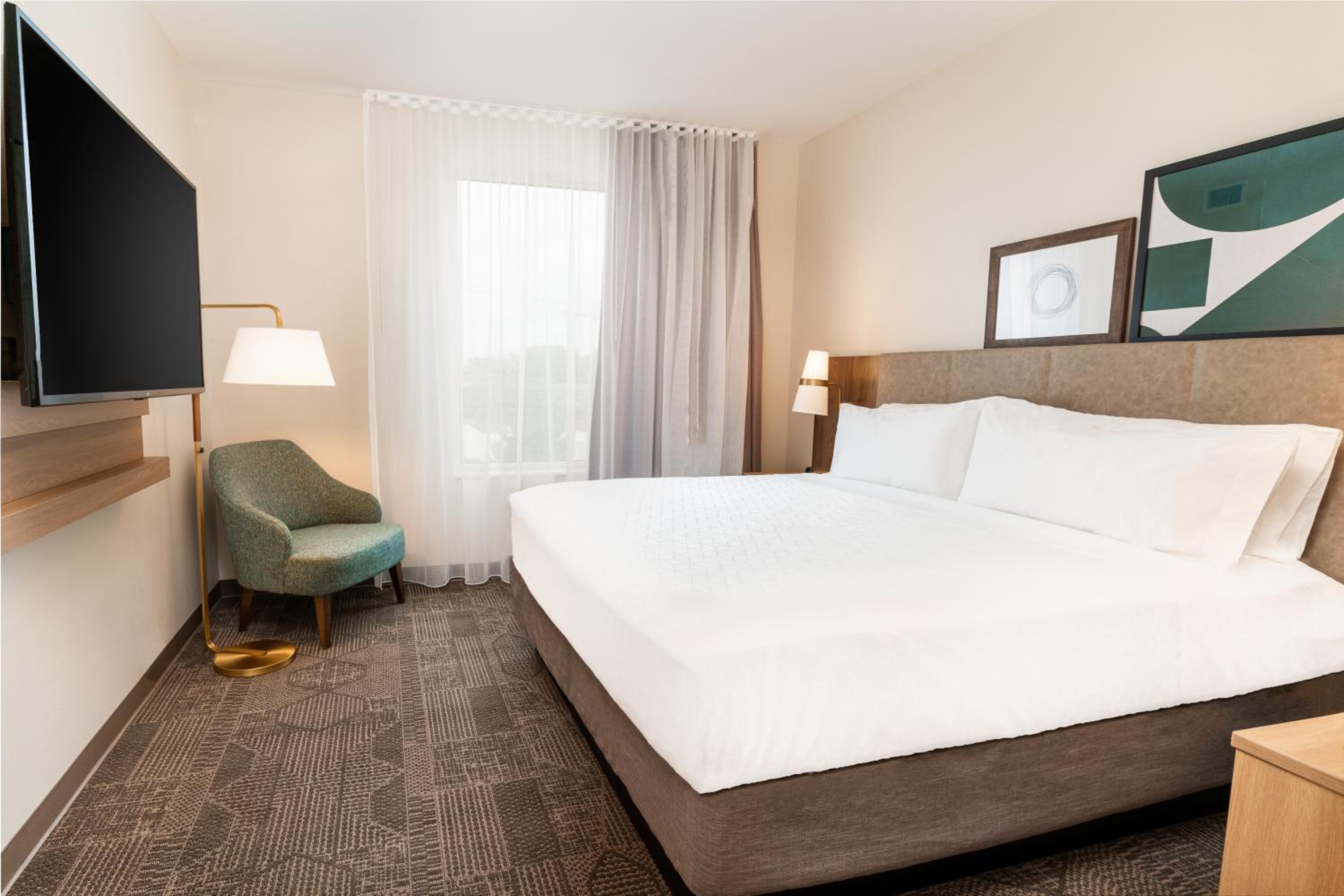 One-Bedroom King Suite - Photo 2