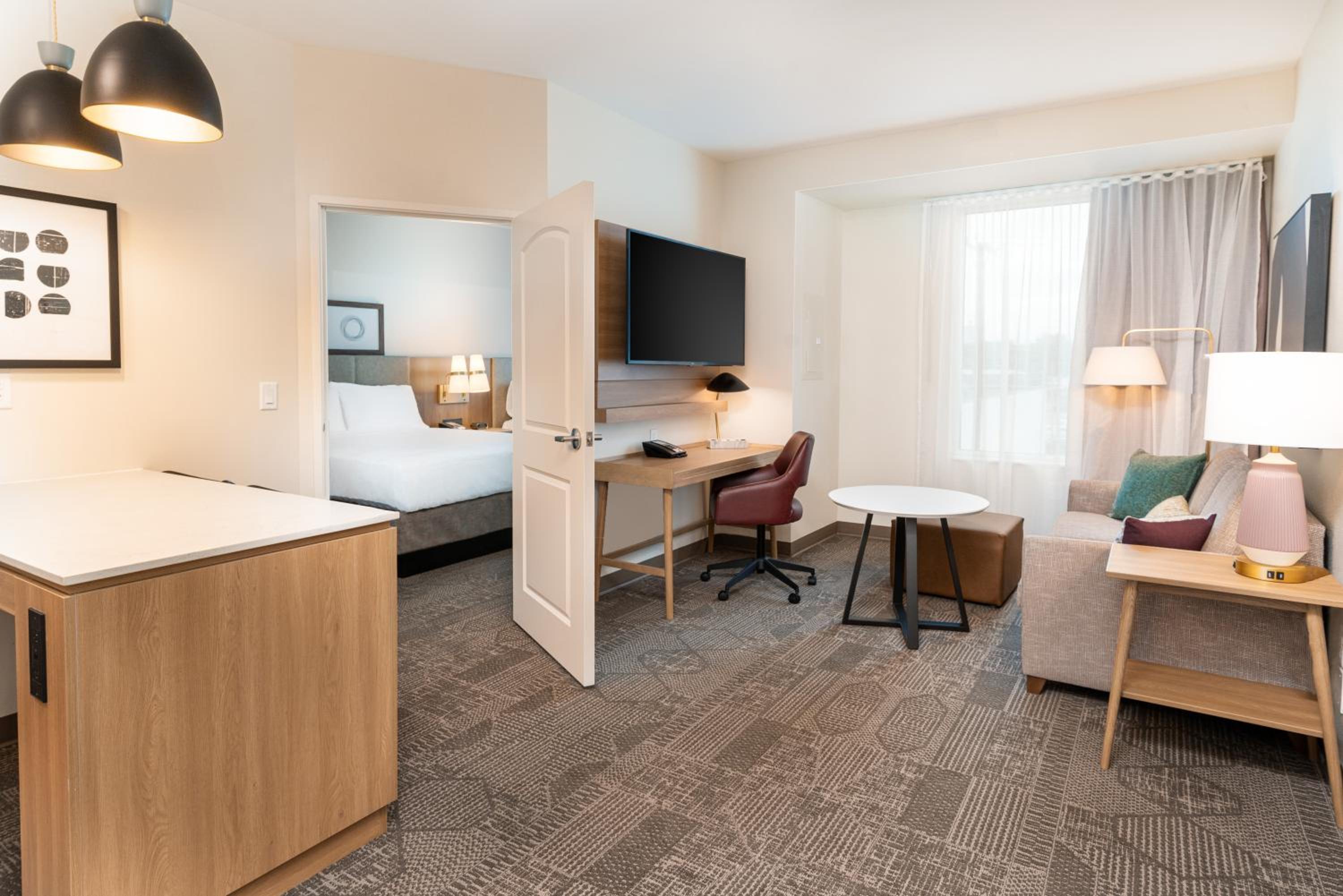 Two-Bedroom Suite with One King and Two Queen Beds - Non-Smoking - Photo 23