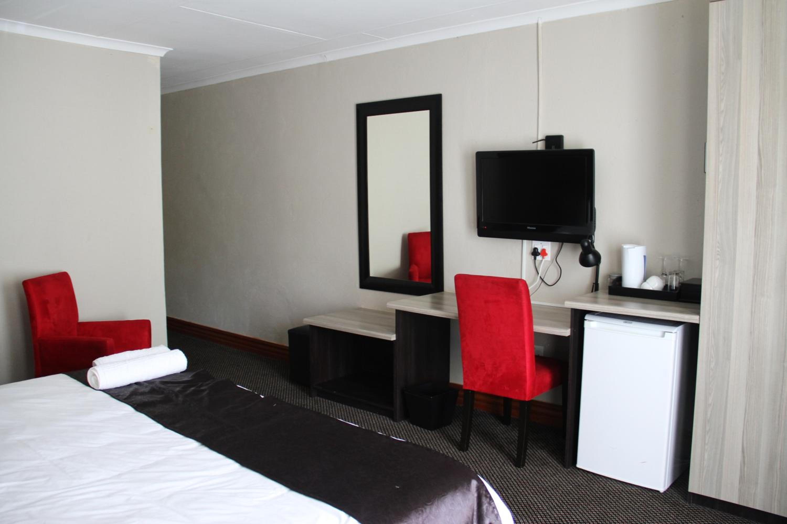 Standard Double or Twin Room - Photo 6