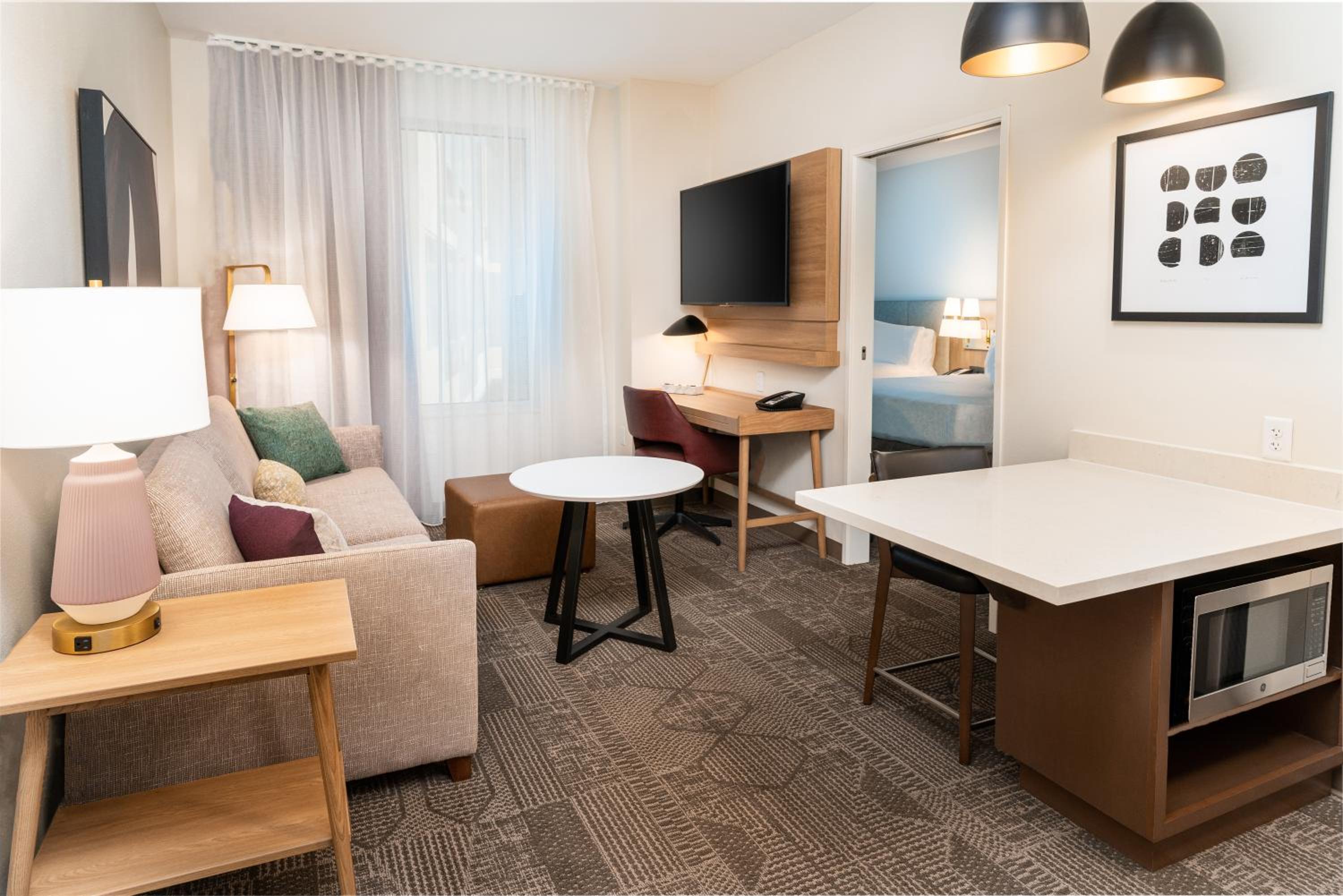 Queen Suite with Two Queen Beds and Mobility Accessible Bathtub - Non-Smoking - Photo 4