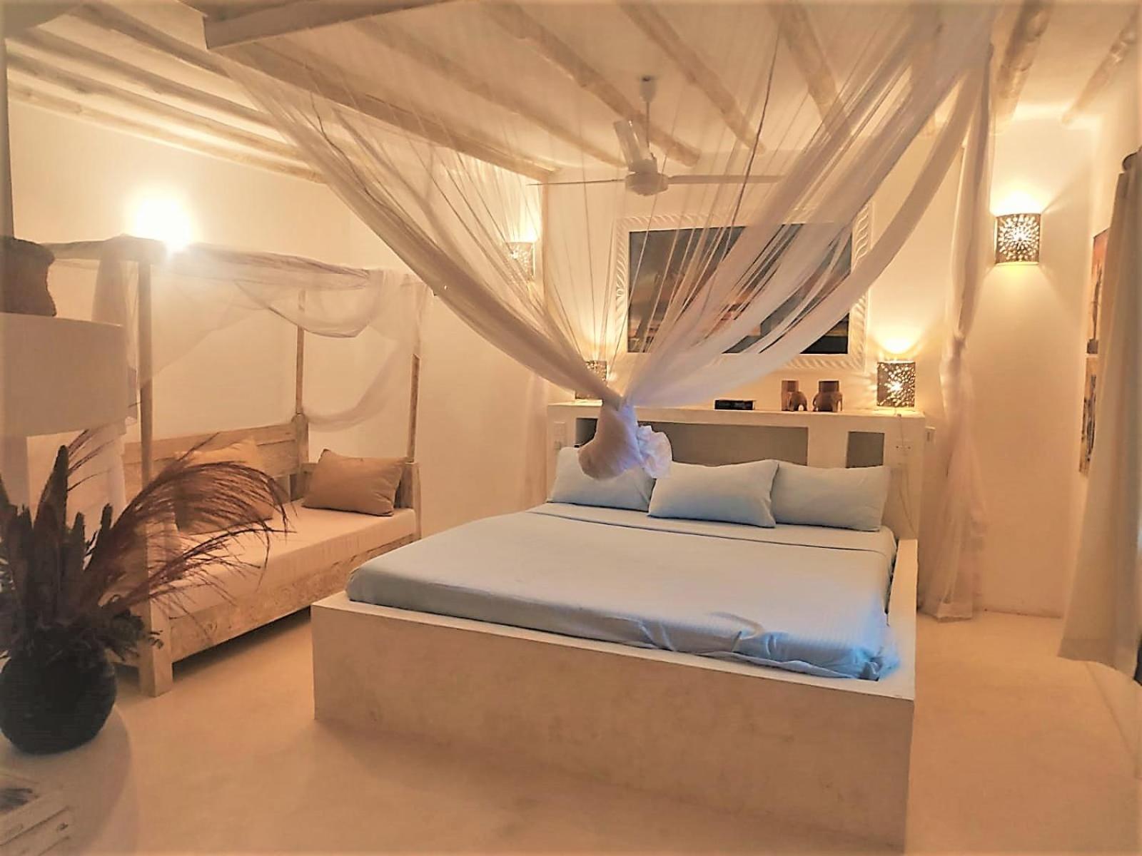 Six-Bedroom House photo 2