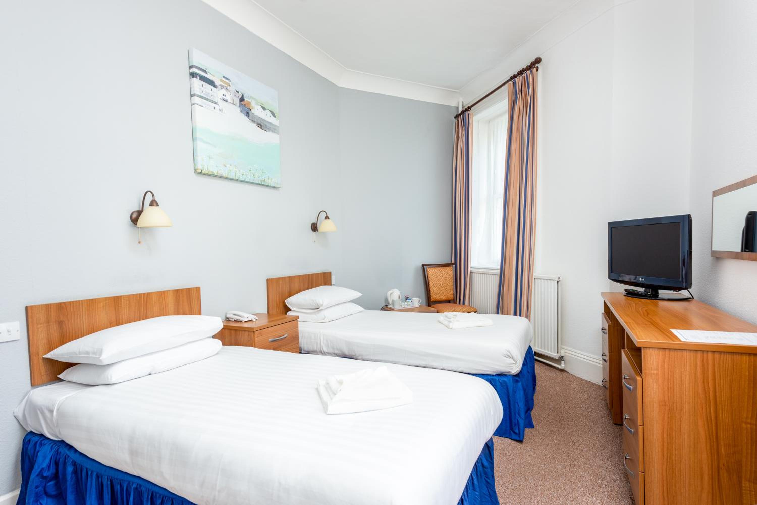 Twin Room - Photo 1