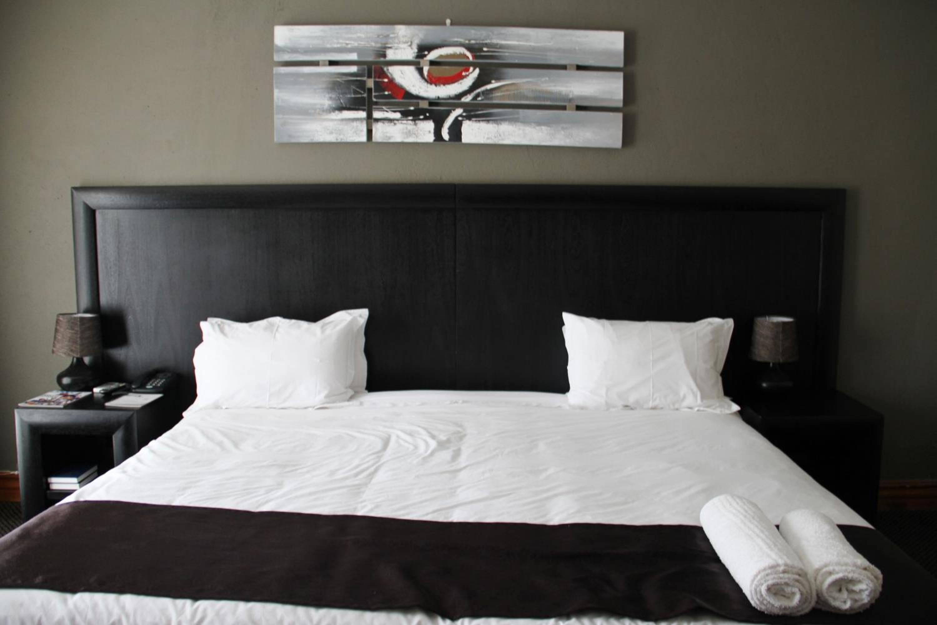 Suite - Photo 11