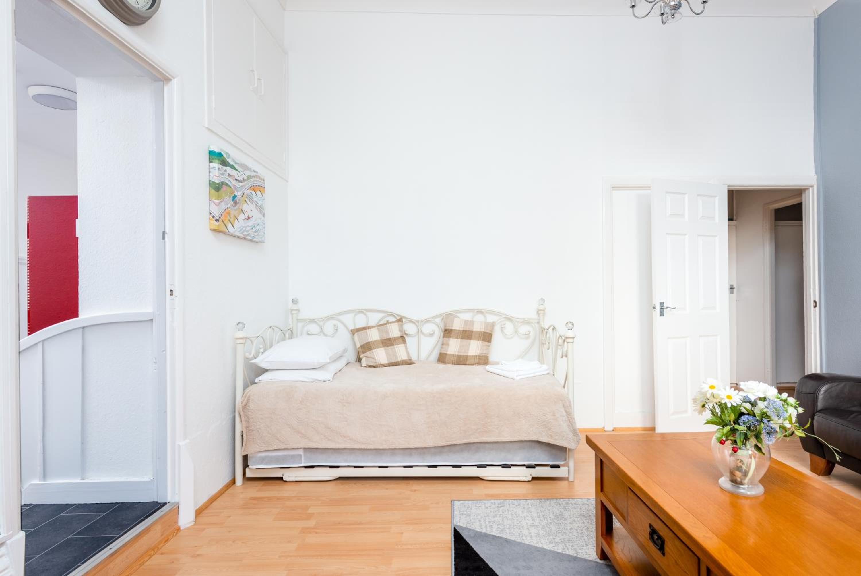 Apartment - Ground Floor - Photo 4