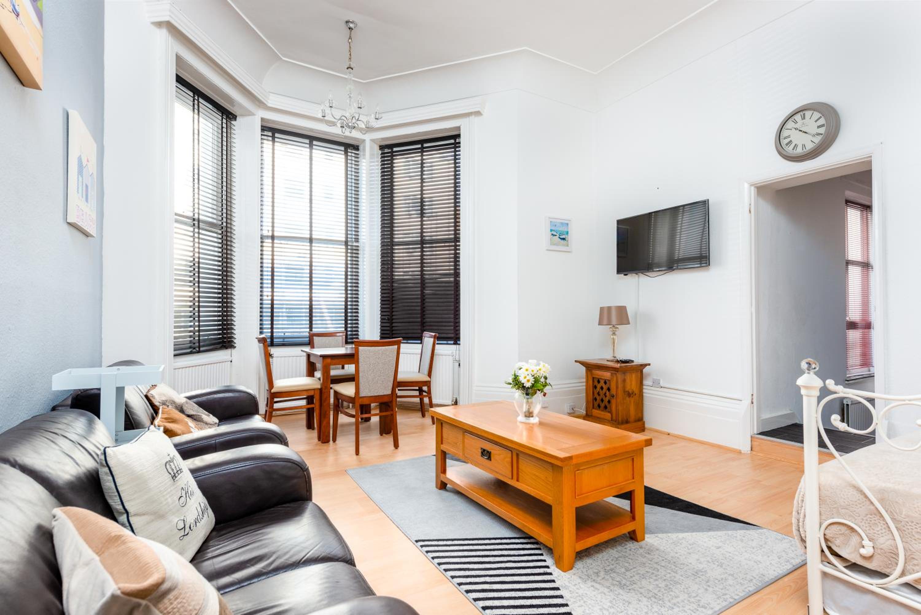 Apartment - Ground Floor - Photo 3