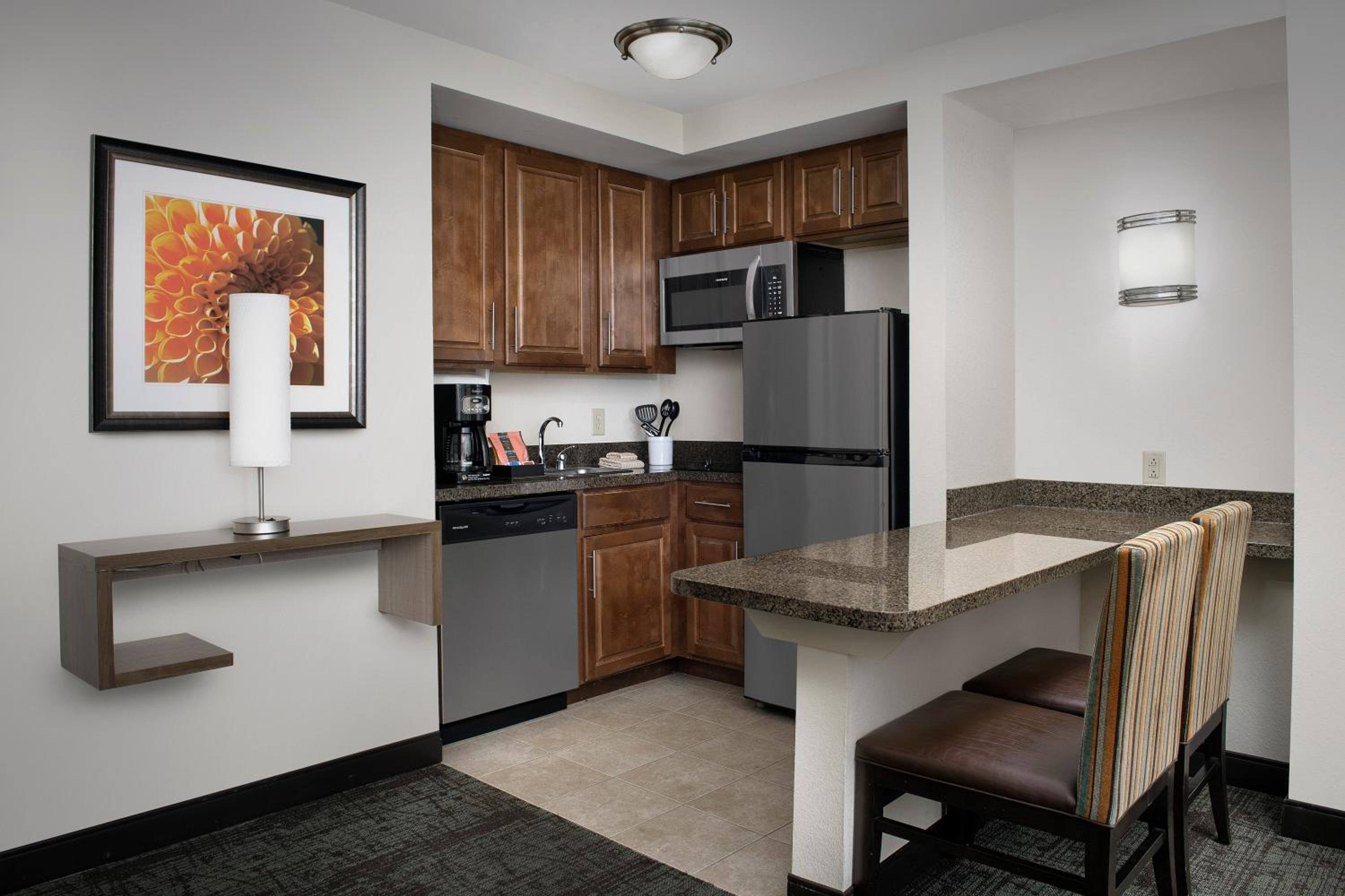 One-Bedroom King Suite - Photo 4