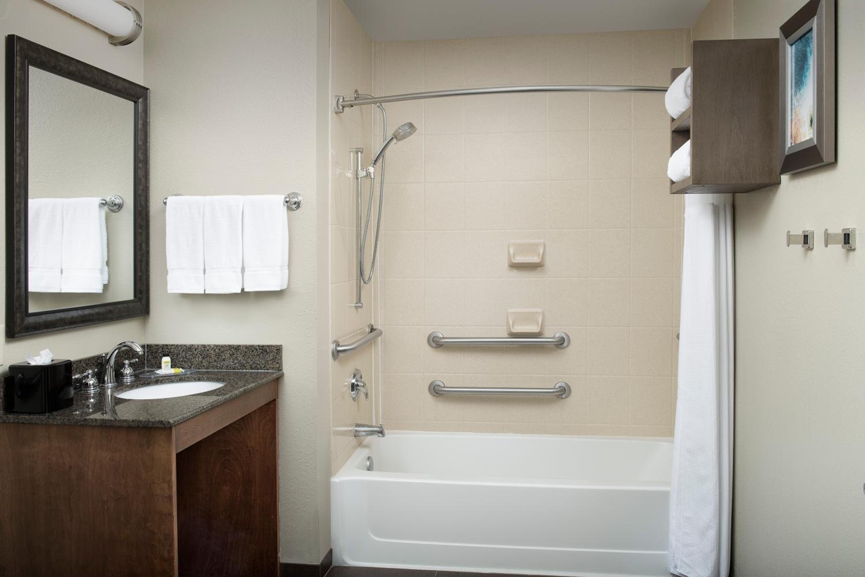 Two-Bedroom Suite - Photo 2