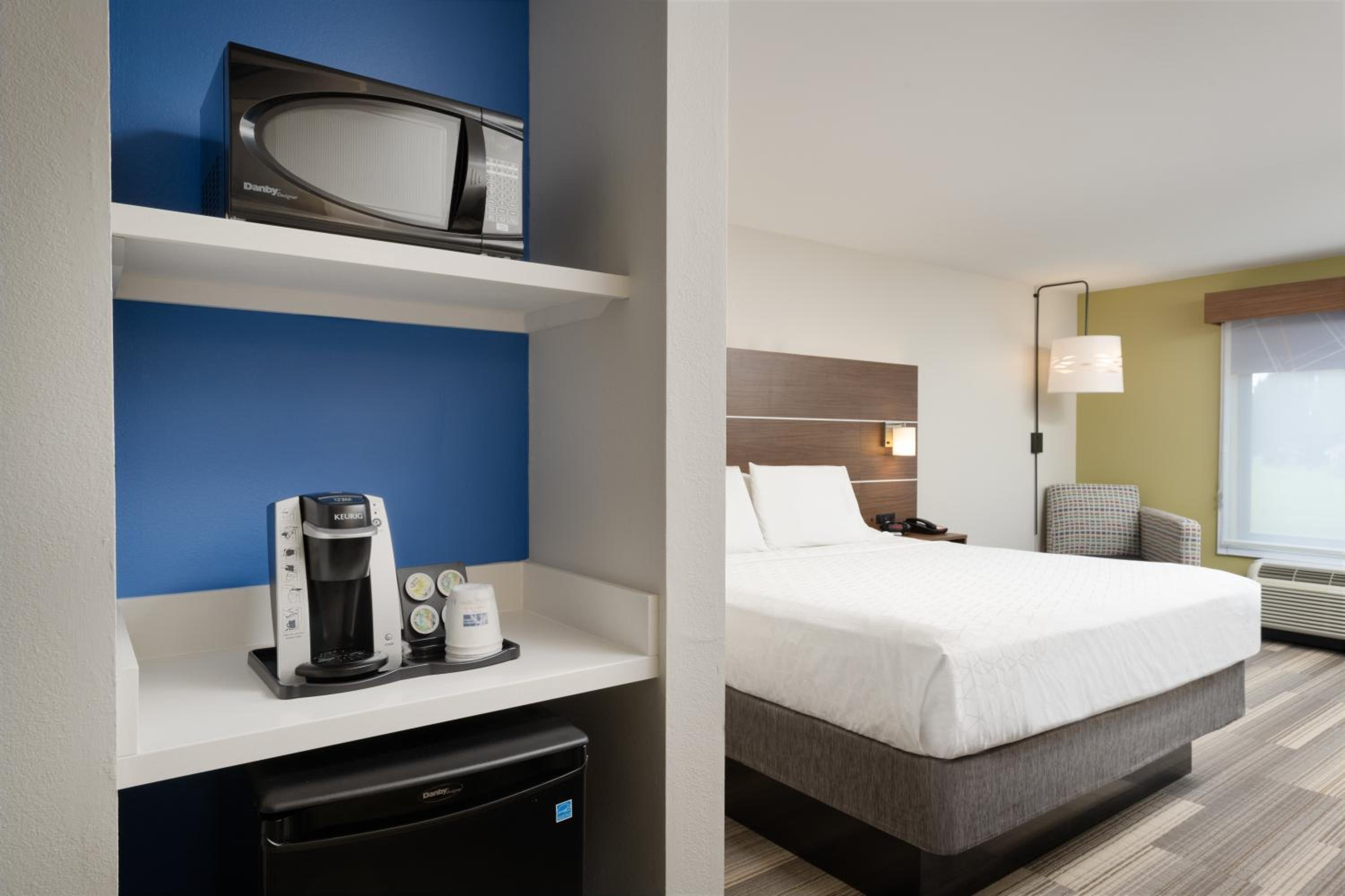 Standard King Room - Photo 3