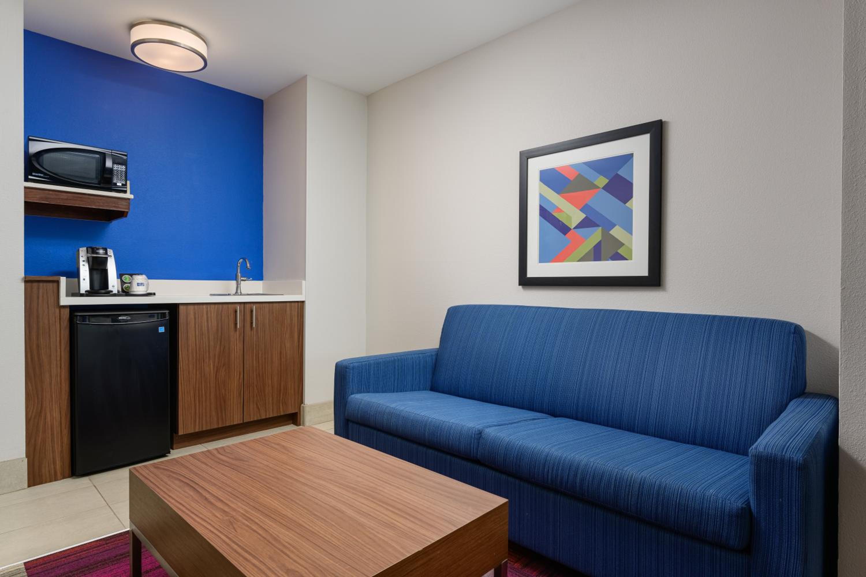 Executive King Room - Non-Smoking - Photo 8