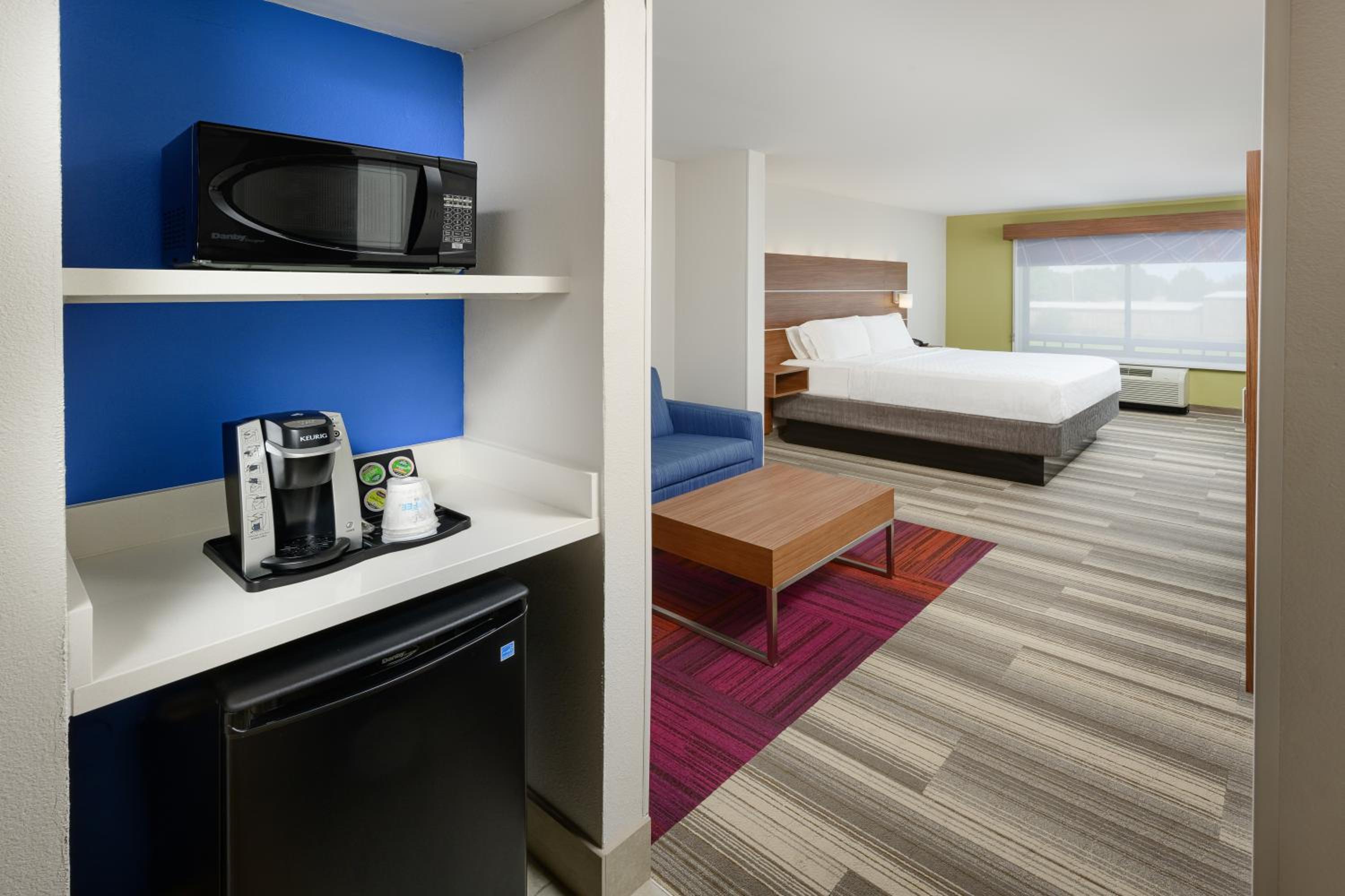 Suite - Mobility Access/Hearing Accessible - Photo 9