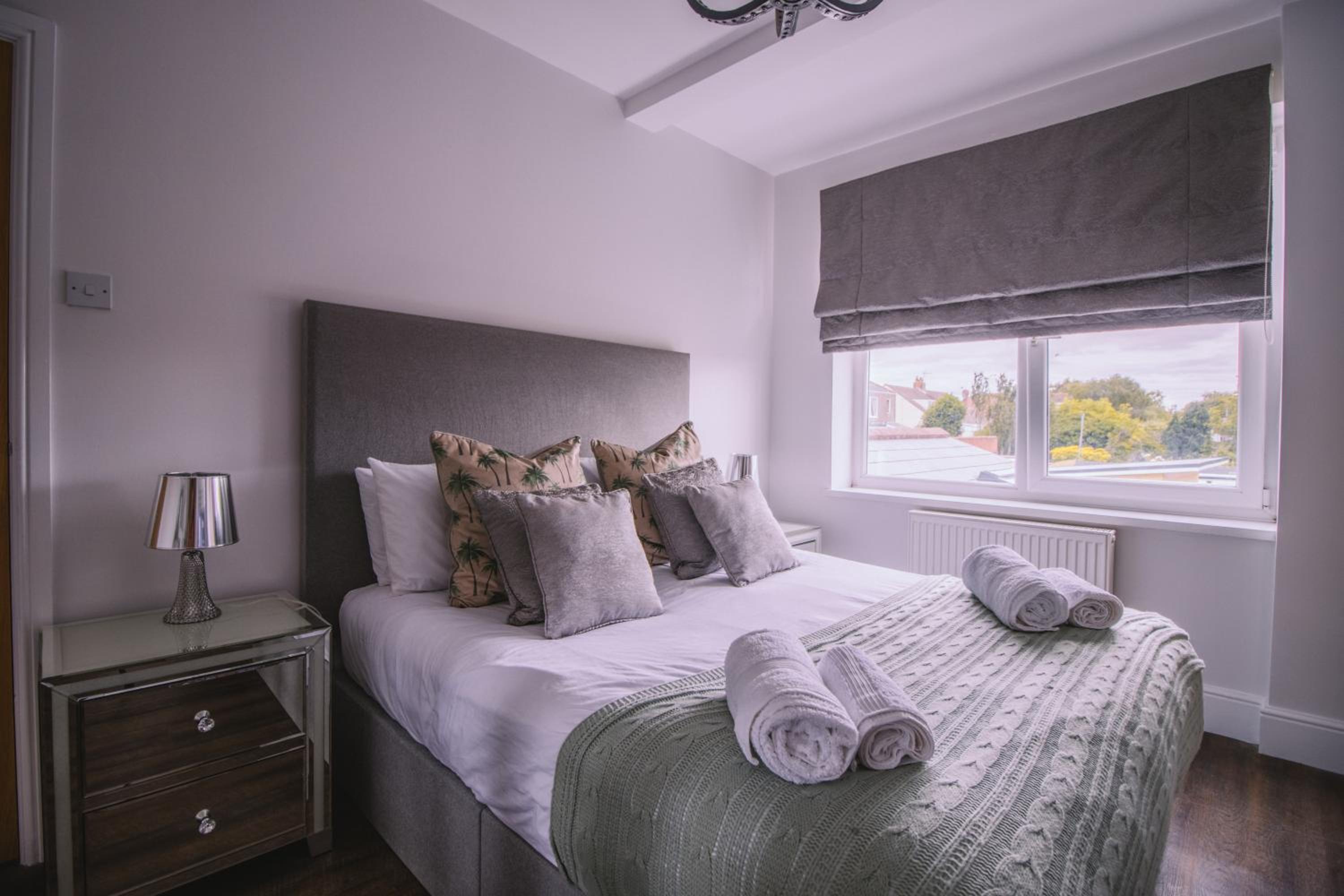 Queen Room with Shared Bathroom