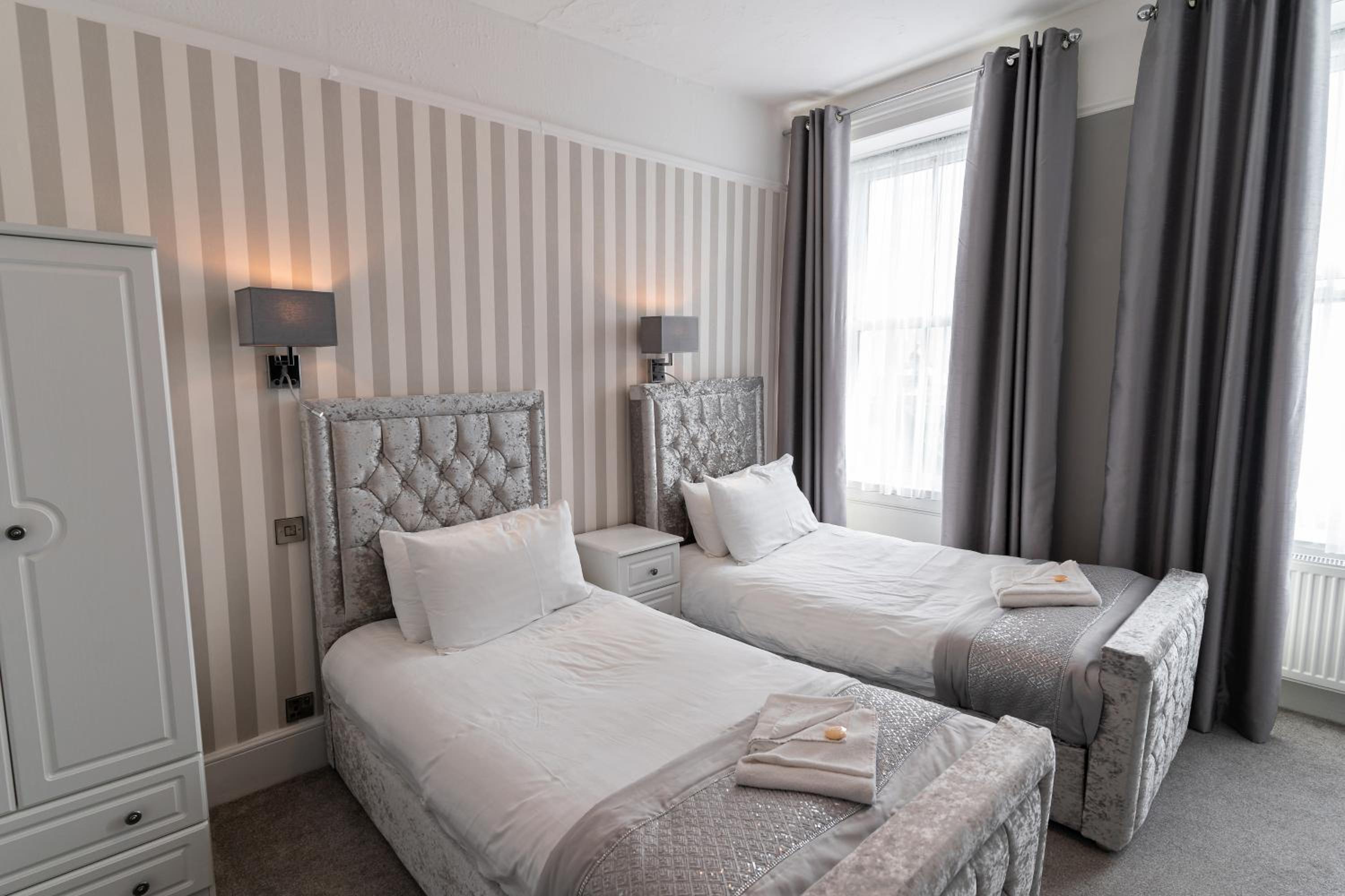 Deluxe Twin Room with Sea View