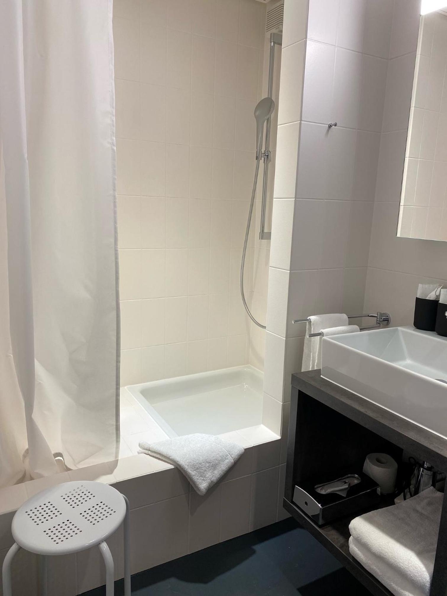 Standard Double Room - Photo 3