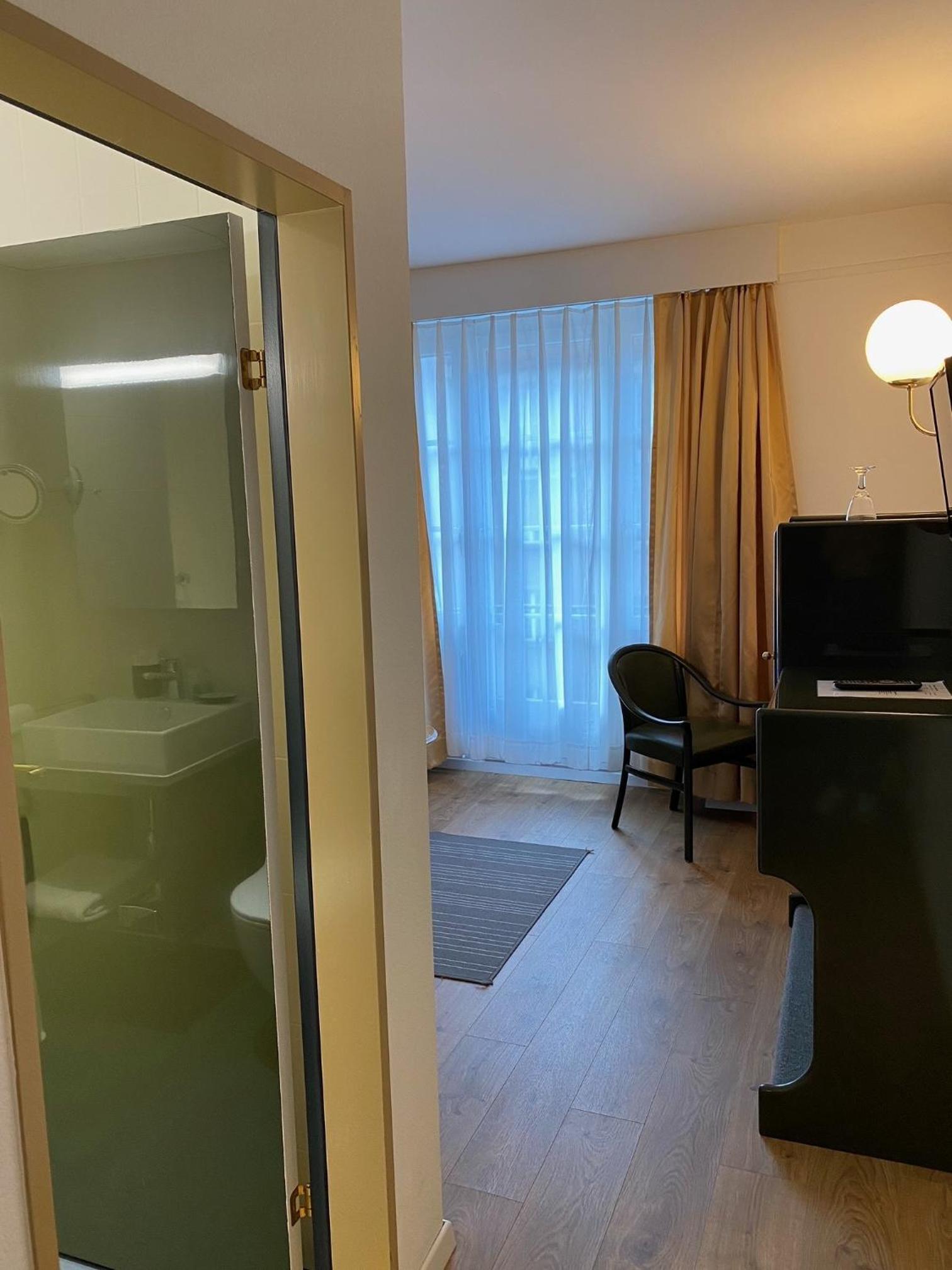 Single Room photo 3