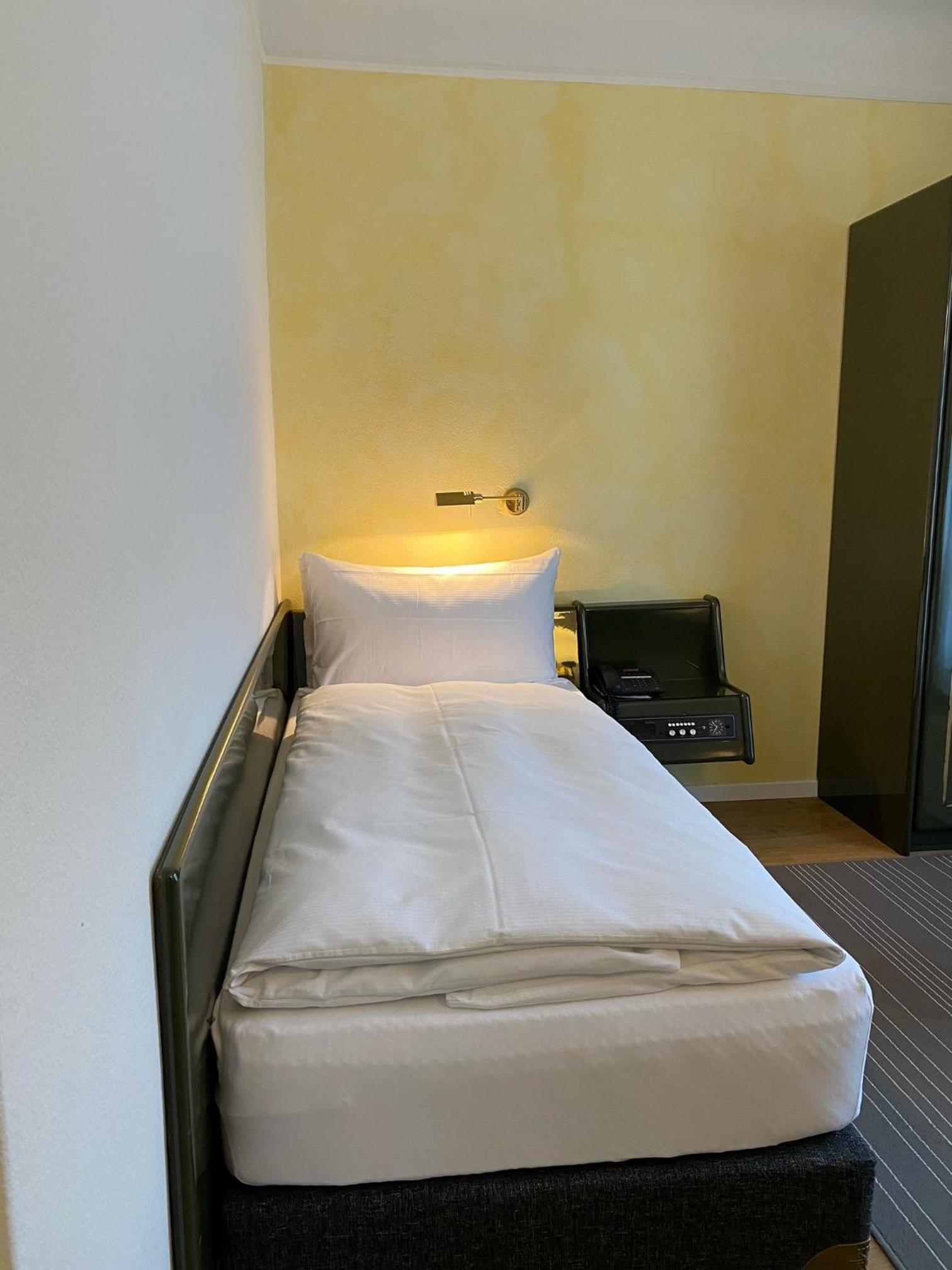 Single Room photo 2