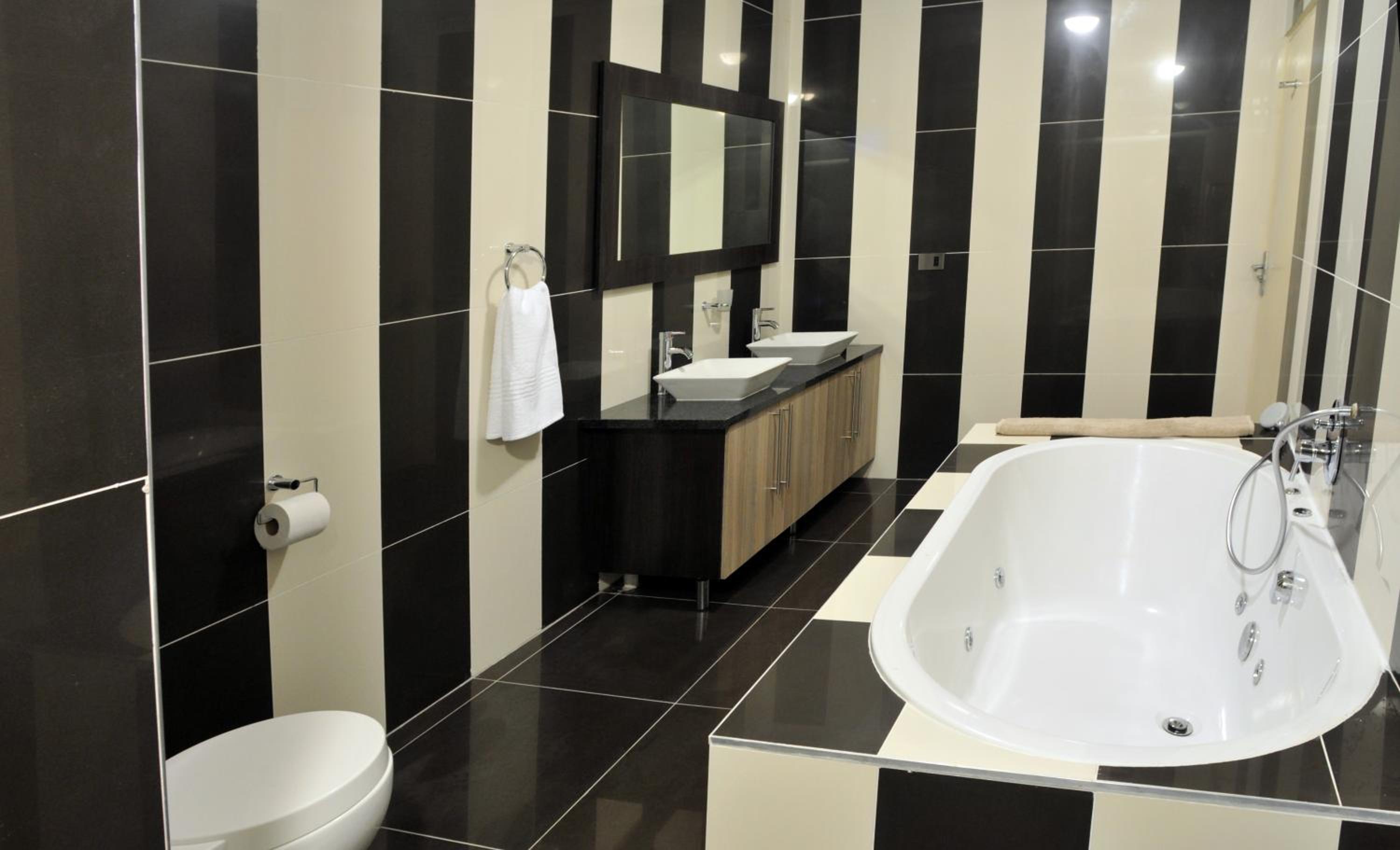 Suite - Photo 7