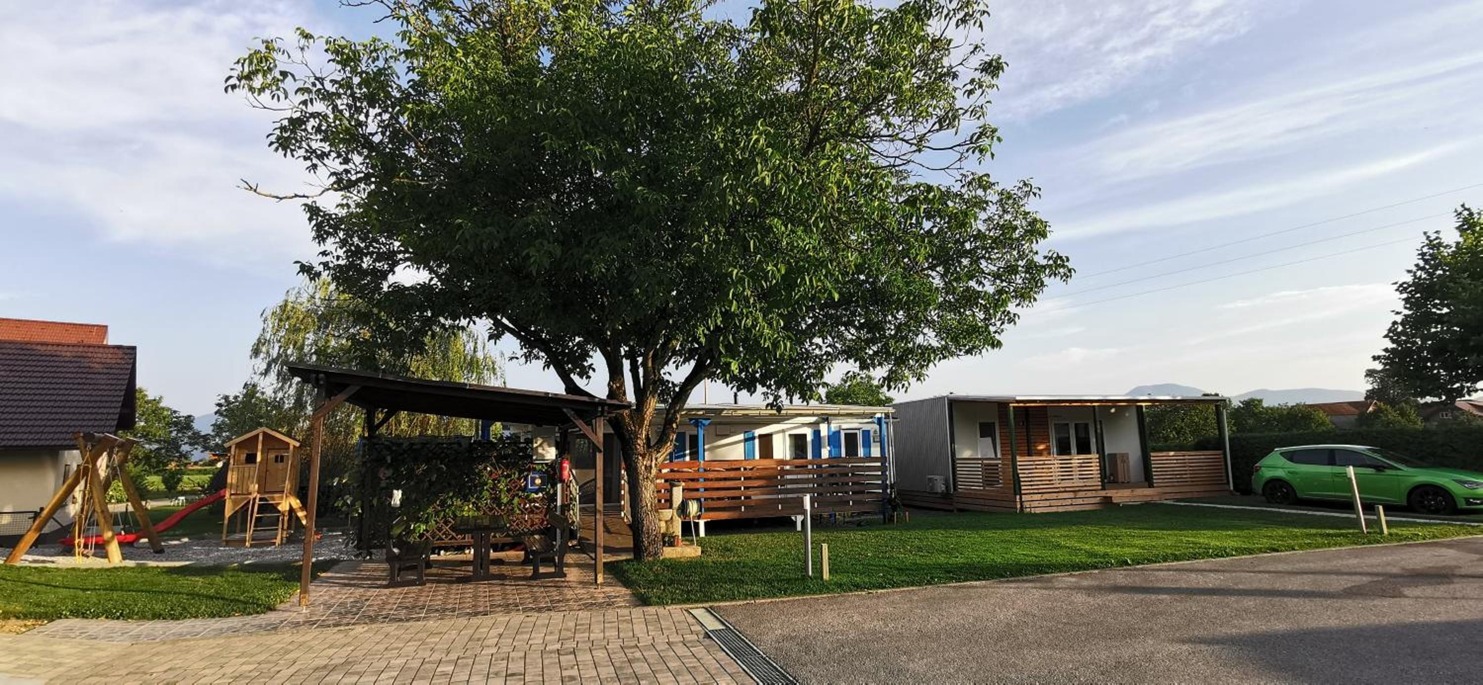 Mobile Home - Photo 4