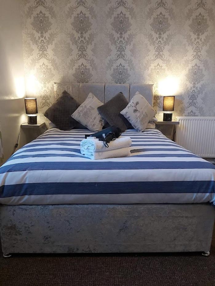 Triple Room with Shared Bathroom