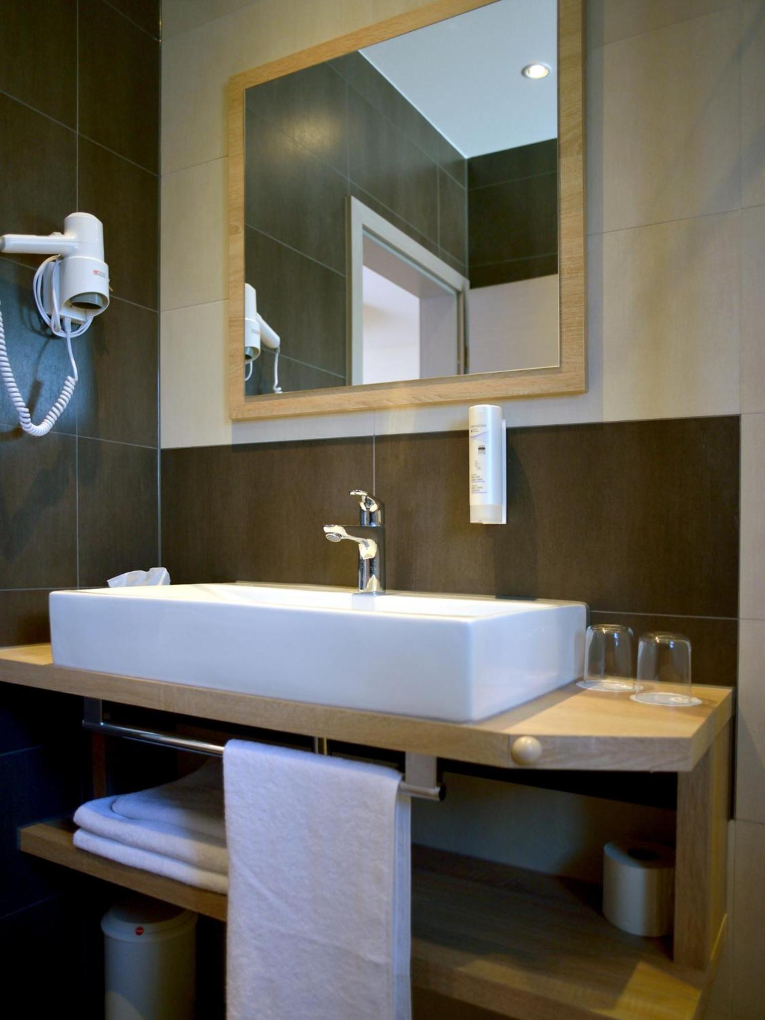 Double Room - Photo 8