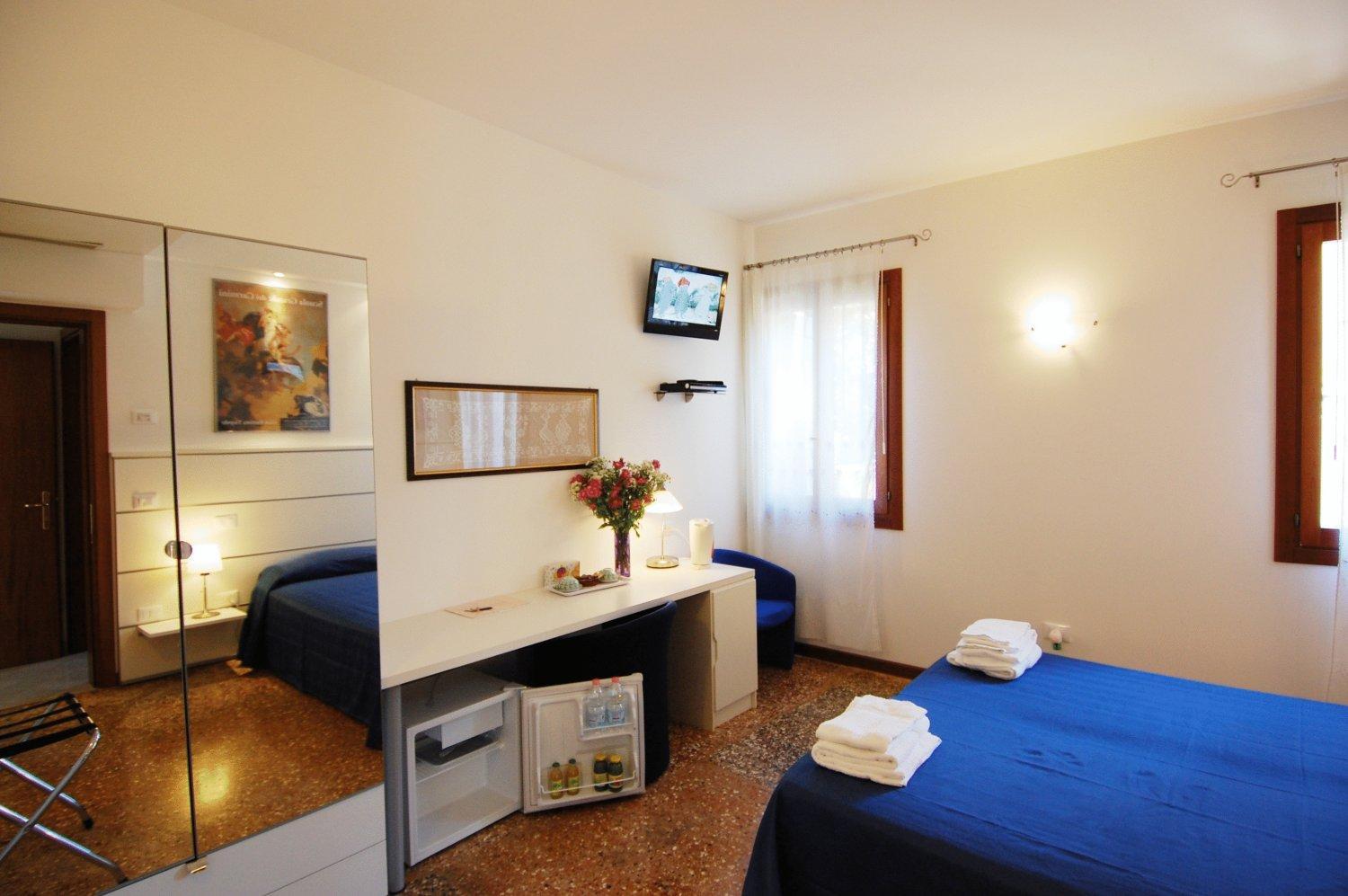 Double or Twin Room photo 3