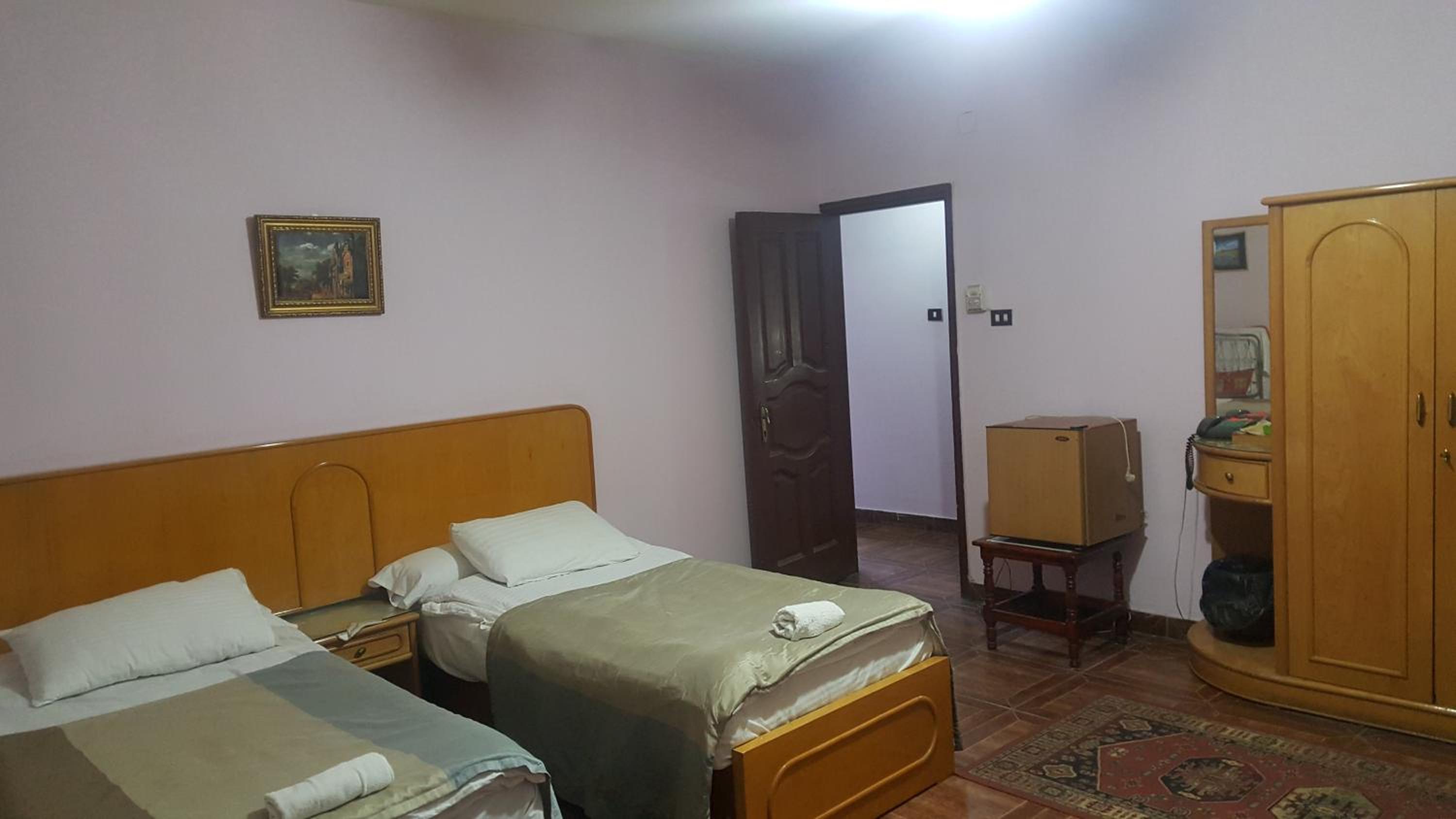 Economy Triple Room photo 3