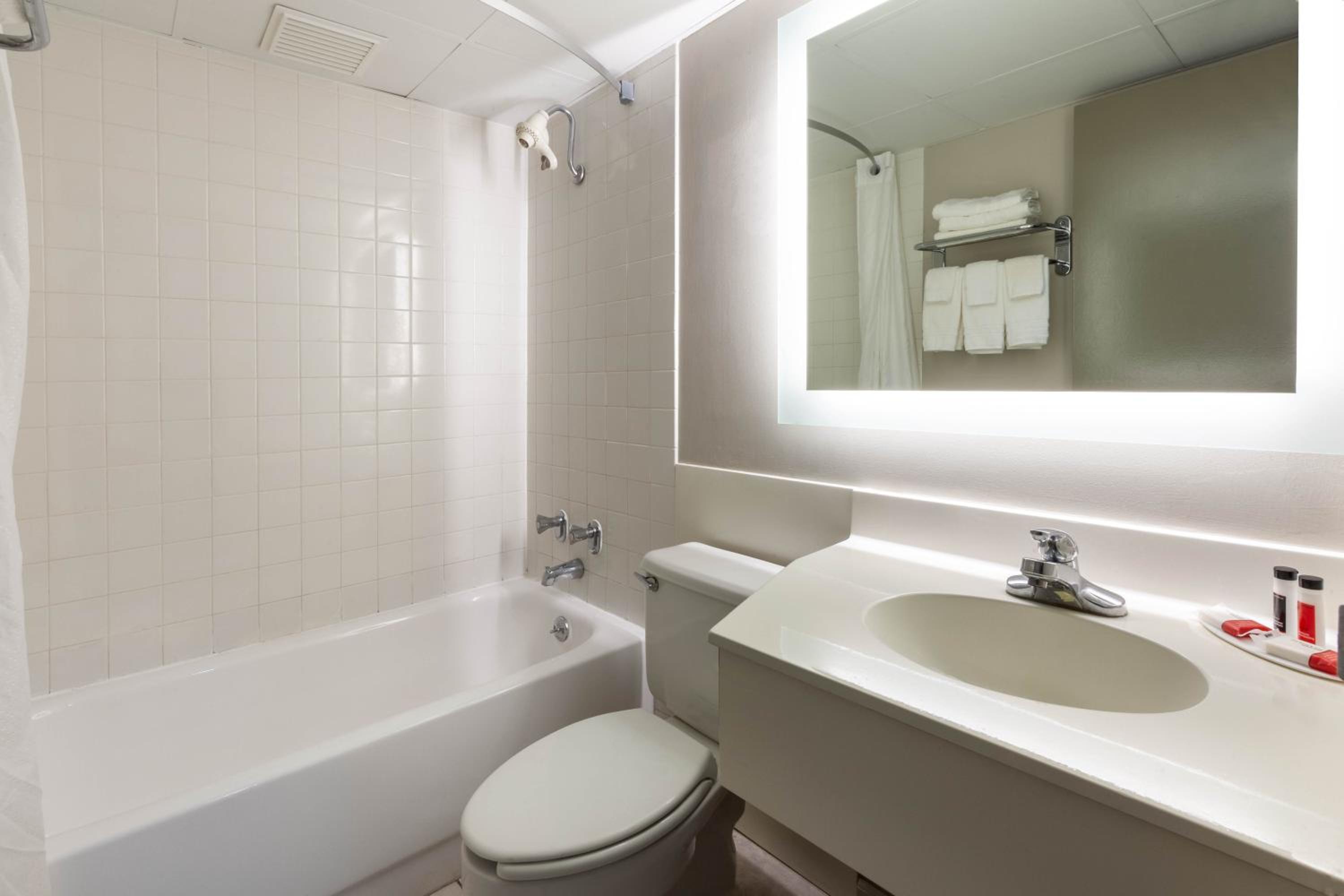 King Room - Mobility Access/Non-Smoking photo 3
