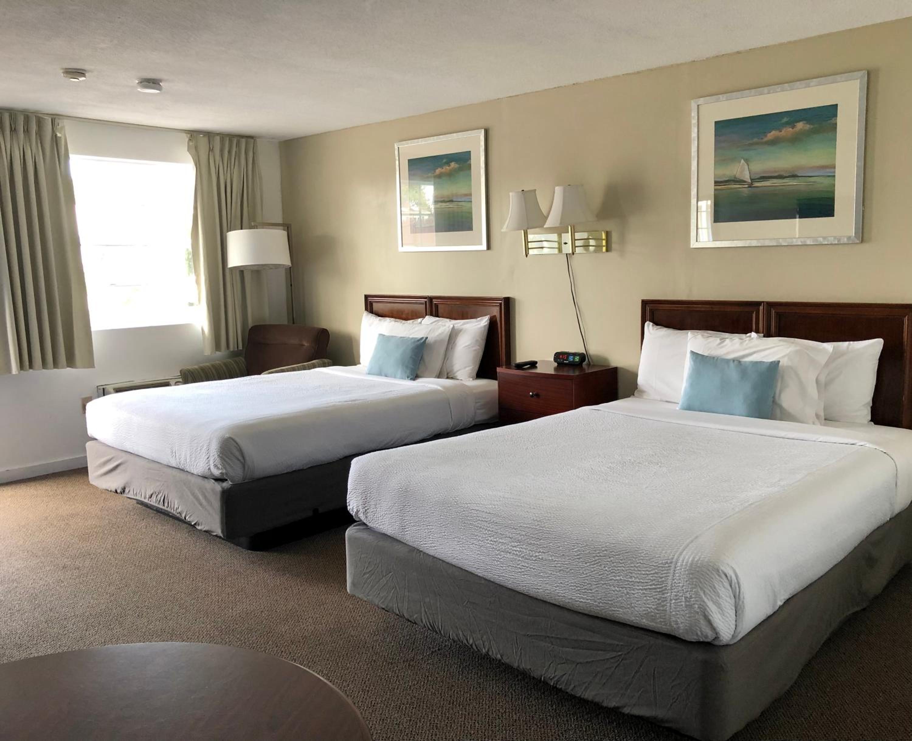 Queen Room with Two Queen Beds photo 1