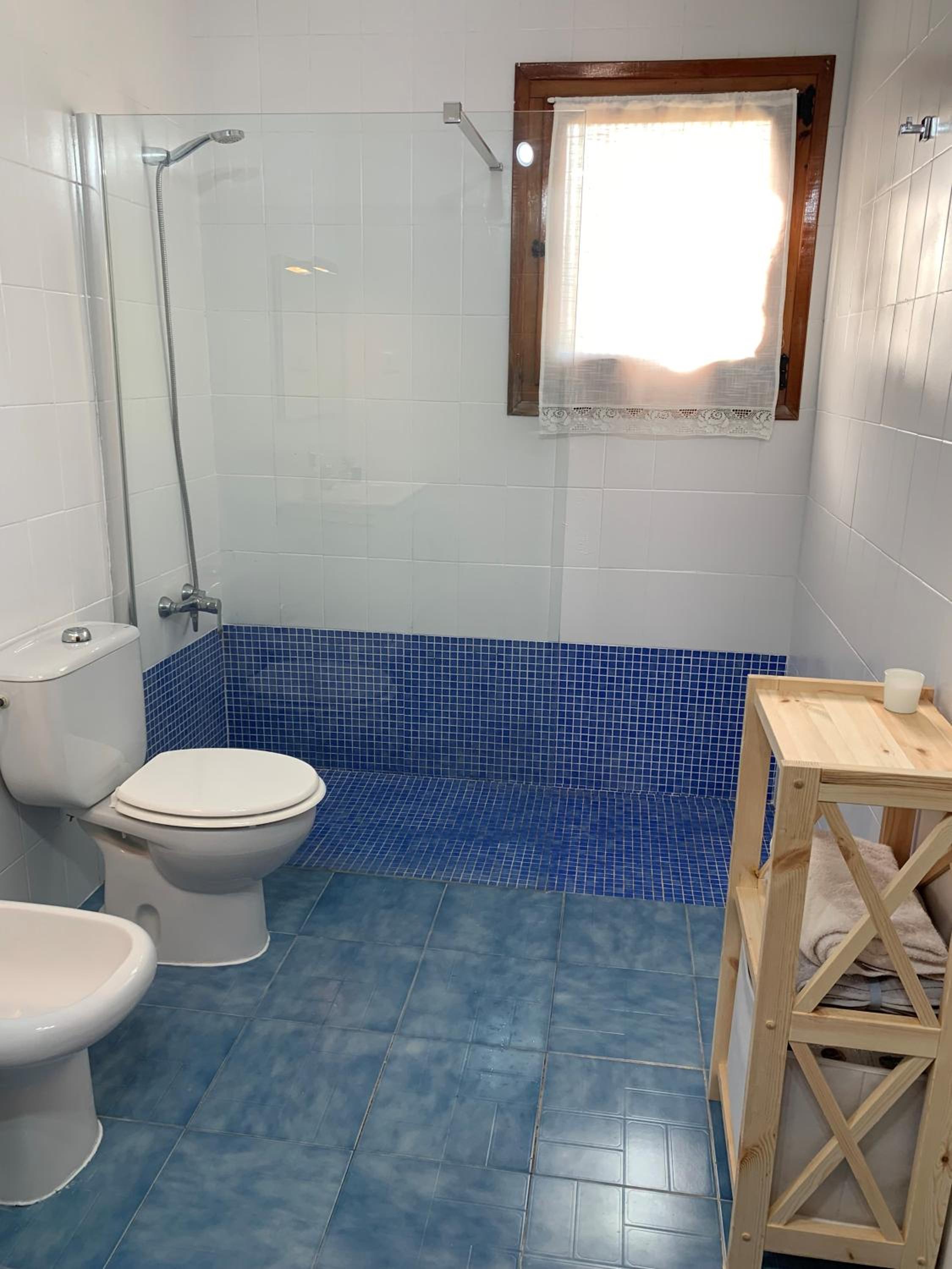 Five-Bedroom House photo 2