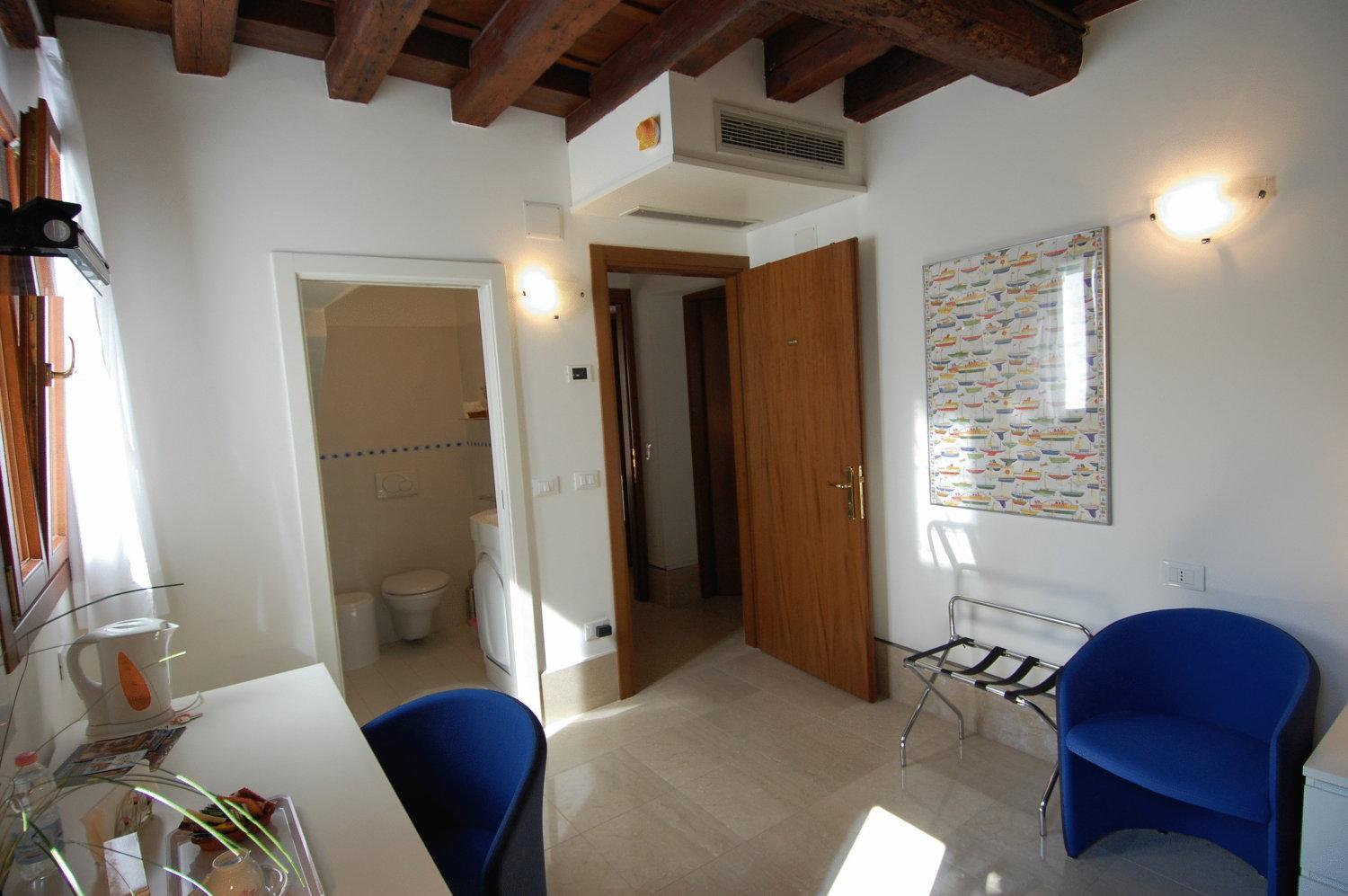 Single Room photo 2