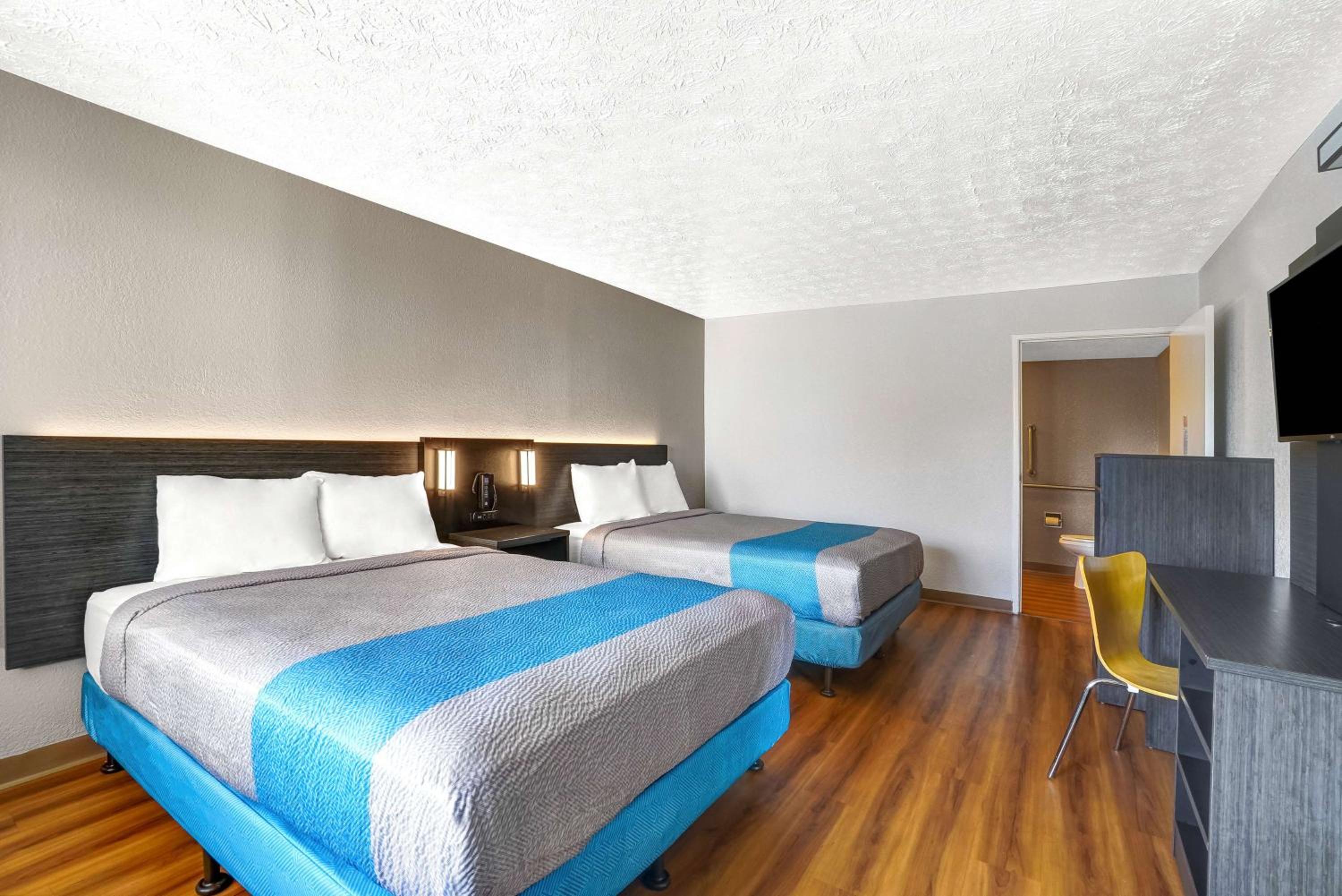 Queen Room with Two Queen Beds - Disability Access - Non-Smoking photo 3