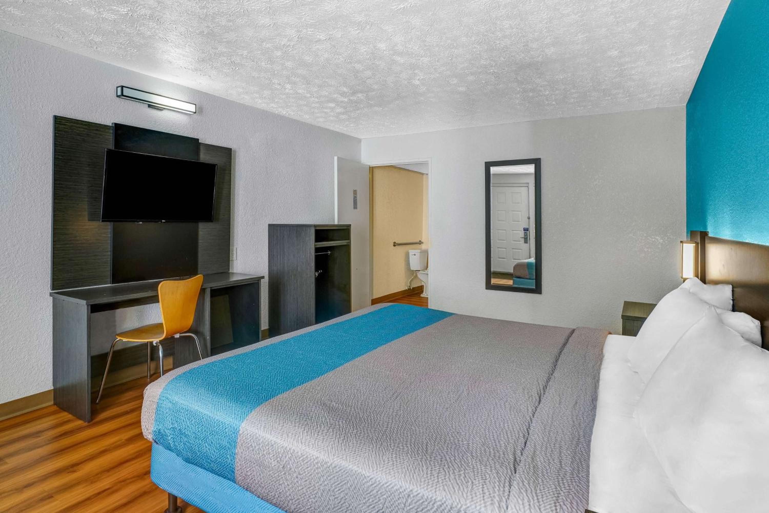 King Room - Disability Access - Non-Smoking photo 1