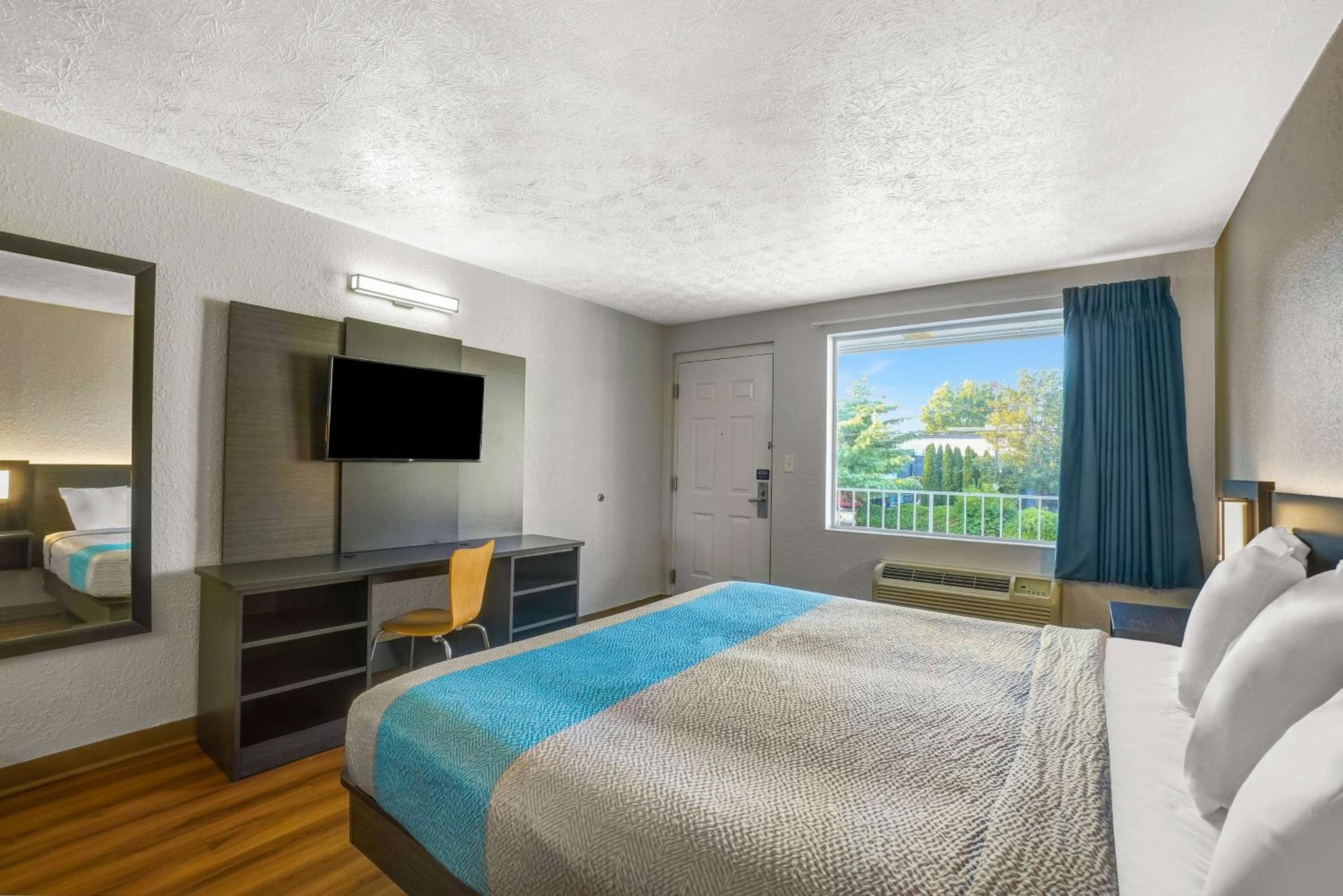 King Room - Non-Smoking photo 3
