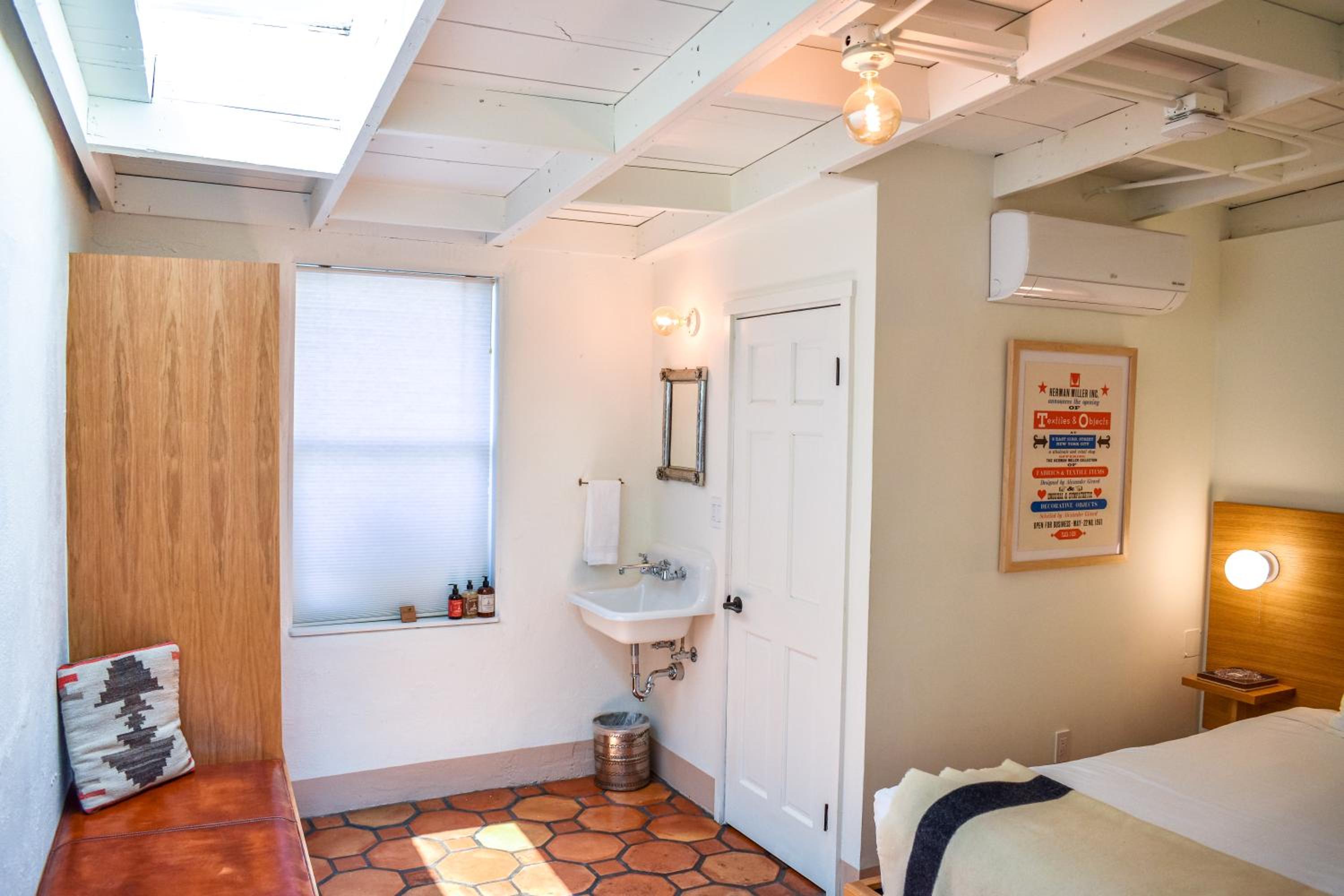 King Room with Courtyard View - Photo 2