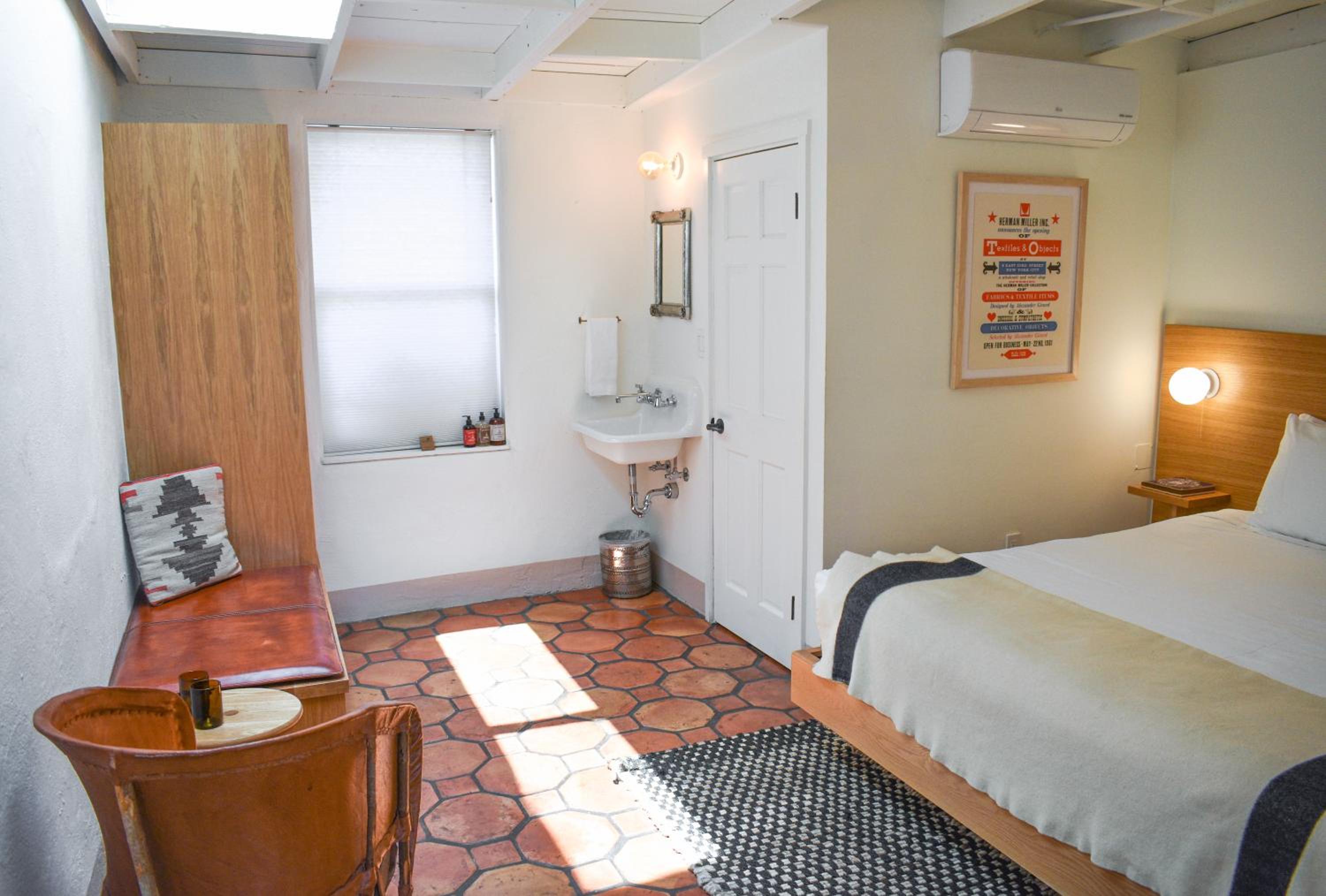 King Room with Courtyard View - Photo 1