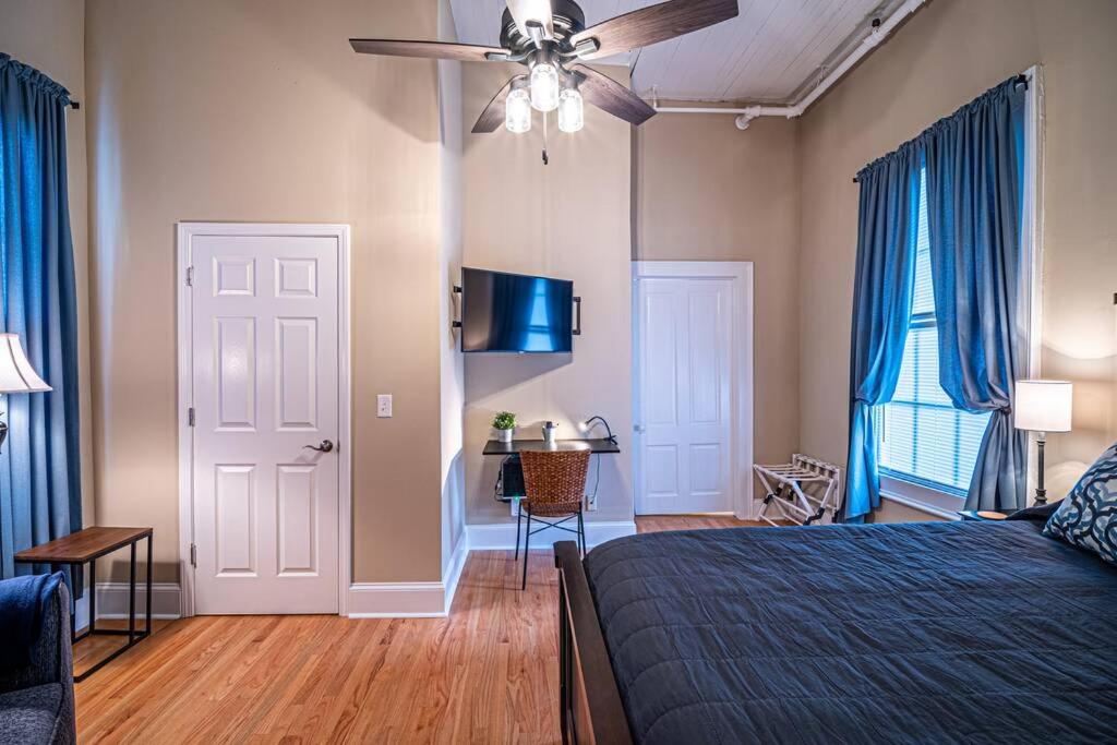 One-Bedroom Apartment photo 3