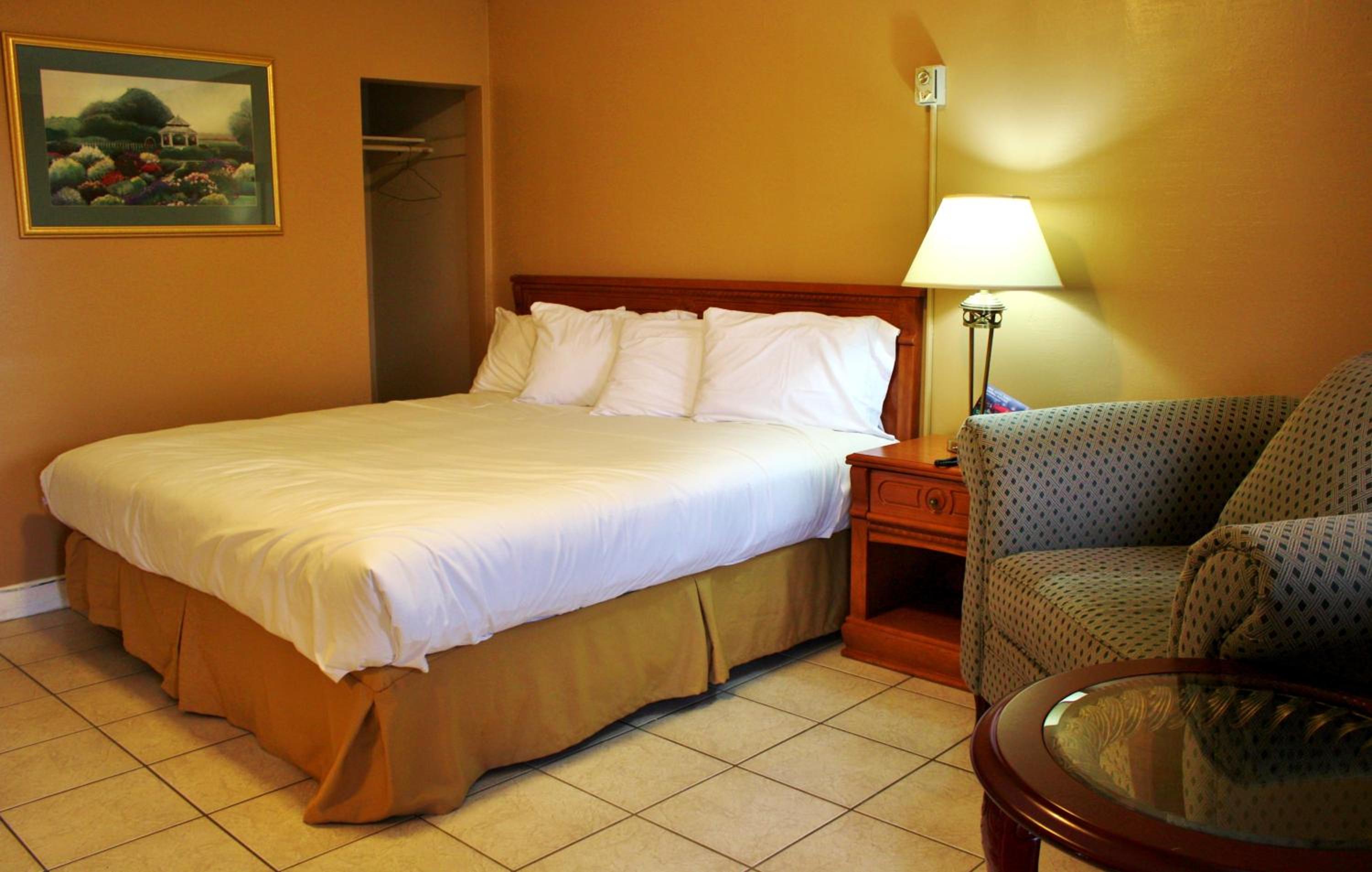 King Room - Non-Smoking photo 1
