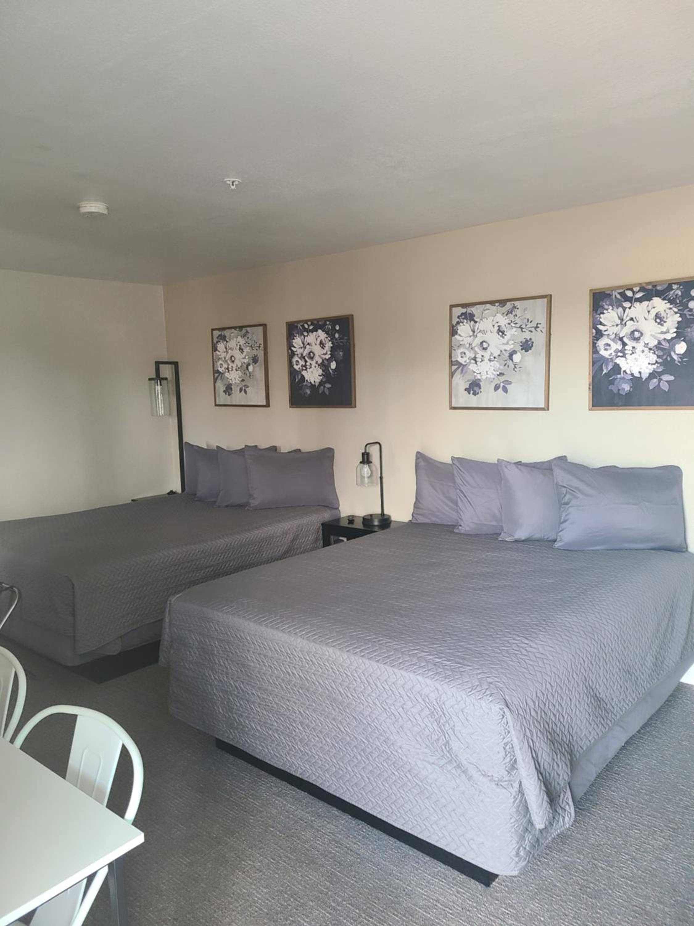 Queen Room with Two Queen Beds - Photo 7