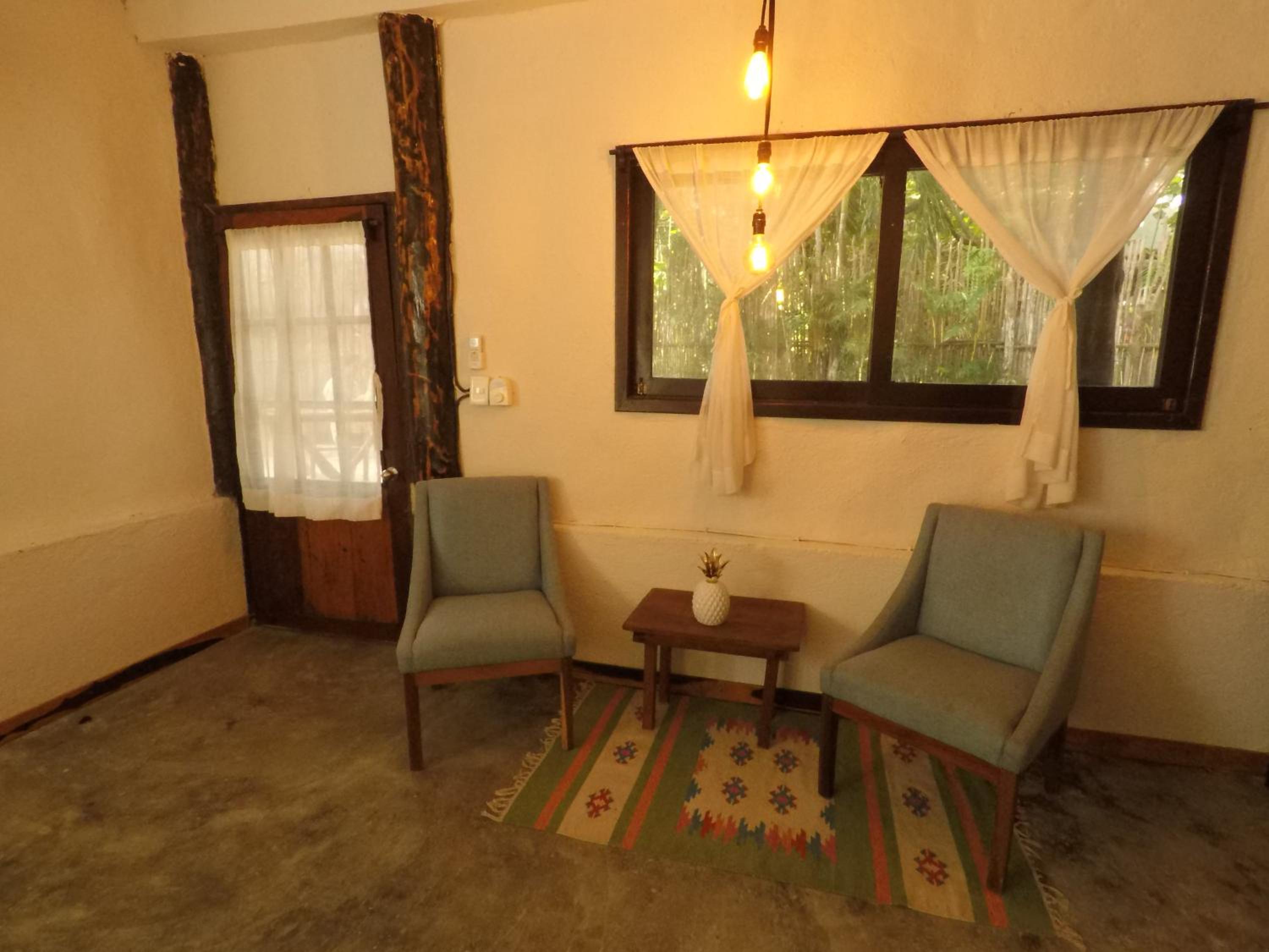 Standard King Room - Photo 25