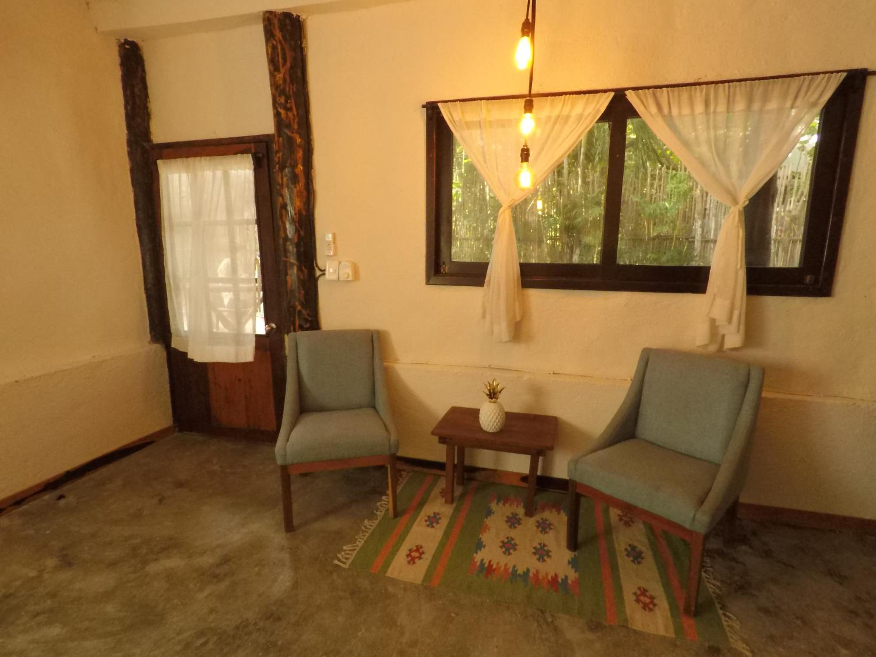 Standard King Room - Photo 30