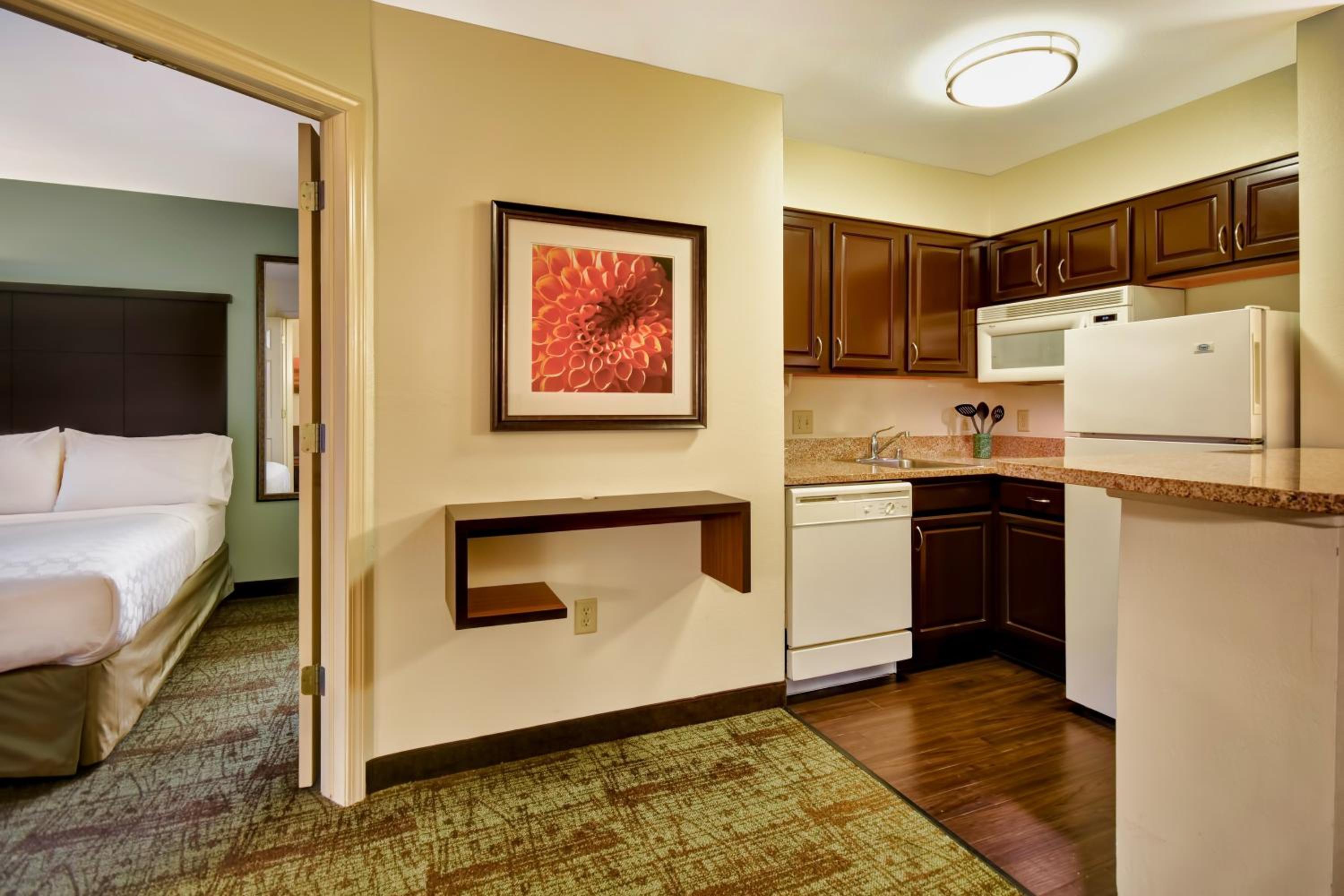 One-Bedroom King Suite - Photo 4