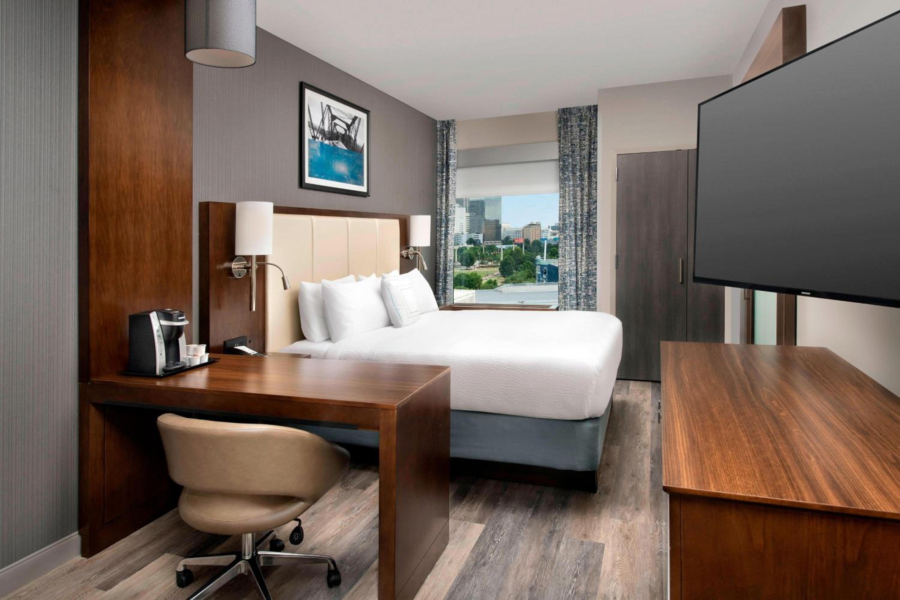 King Room with Roll-In Shower - Mobility Accessible